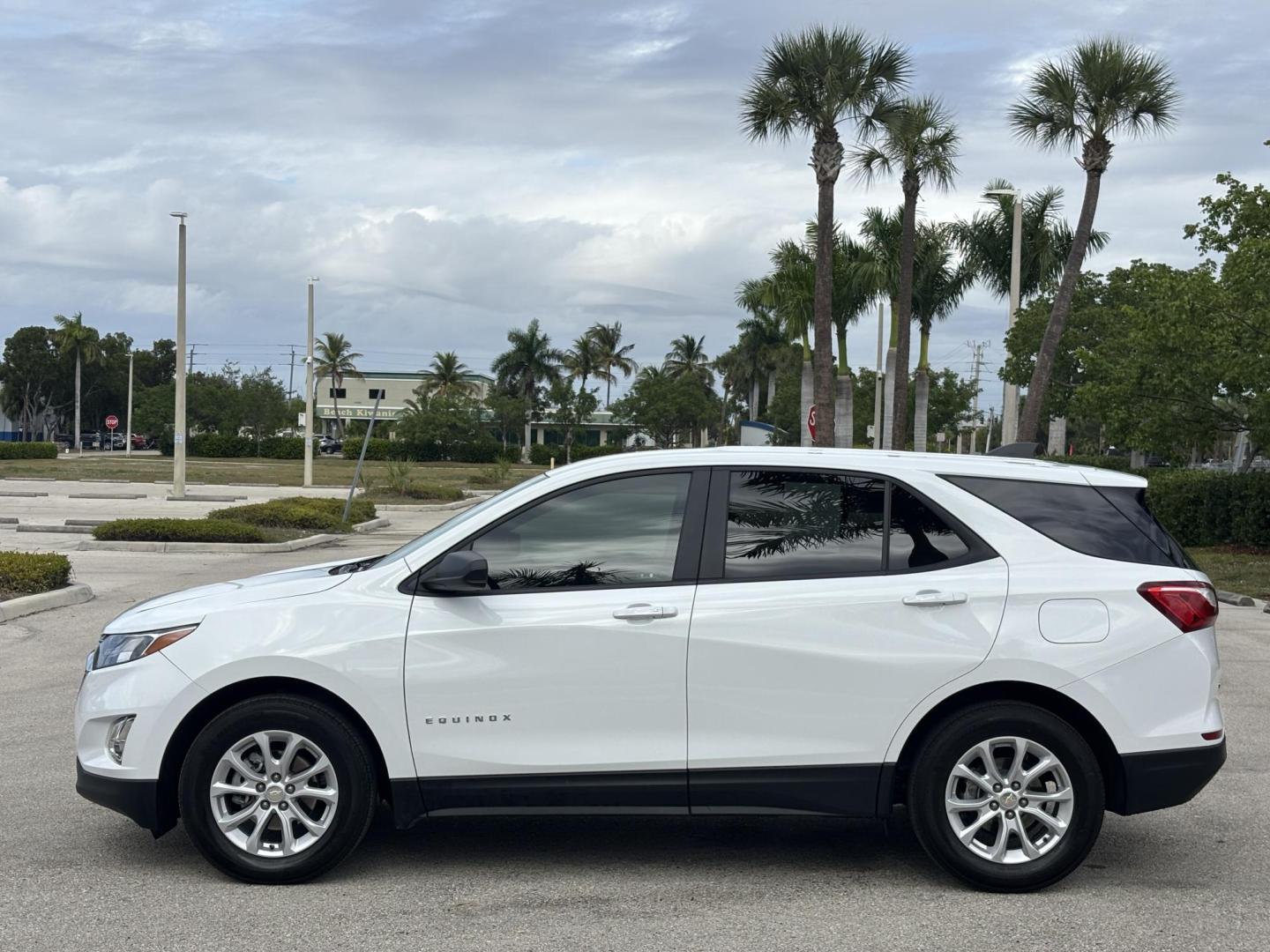 2020 WHITE /CHARCOAL/GRAY CLOTH Chevrolet Equinox LS 2WD (3GNAXHEV3LS) with an 1.5L L4 DIR DOHC 16V TURBO engine, 6A transmission, located at 11170 Summerlin Square Dr., Fort Myers Beach, FL, 33931, (239) 999-7777, 26.493546, -81.941628 - Photo#9