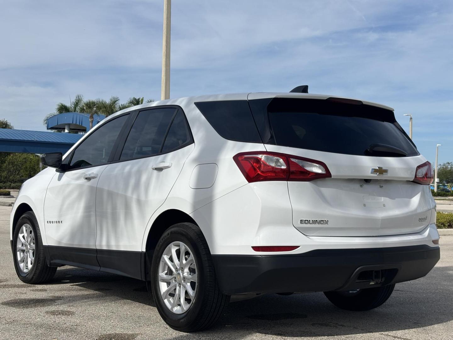 2020 WHITE /CHARCOAL/GRAY CLOTH Chevrolet Equinox LS 2WD (3GNAXHEV3LS) with an 1.5L L4 DIR DOHC 16V TURBO engine, 6A transmission, located at 11170 Summerlin Square Dr., Fort Myers Beach, FL, 33931, (239) 999-7777, 26.493546, -81.941628 - Photo#10