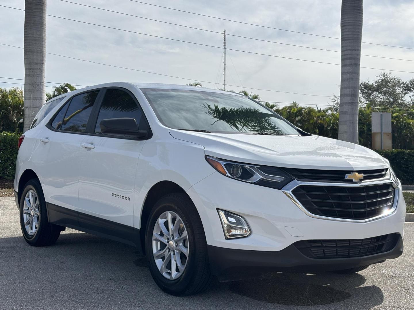 2020 WHITE /CHARCOAL/GRAY CLOTH Chevrolet Equinox LS 2WD (3GNAXHEV3LS) with an 1.5L L4 DIR DOHC 16V TURBO engine, 6A transmission, located at 11170 Summerlin Square Dr., Fort Myers Beach, FL, 33931, (239) 999-7777, 26.493546, -81.941628 - Photo#3