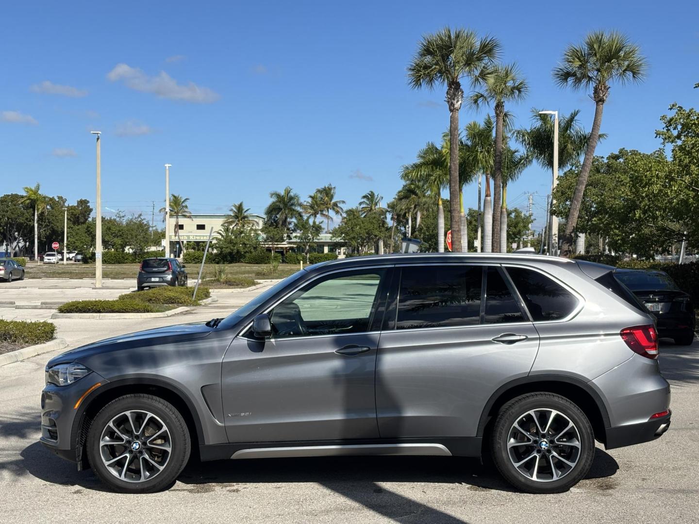 2017 GRAY /BLACK LEATHER BMW X5 xDrive50i (5UXKR6C3XH0) with an 4.8L V8 DOHC 32V engine, 8A transmission, located at 11170 Summerlin Square Dr., Fort Myers Beach, FL, 33931, (239) 999-7777, 26.493546, -81.941628 - Photo#8