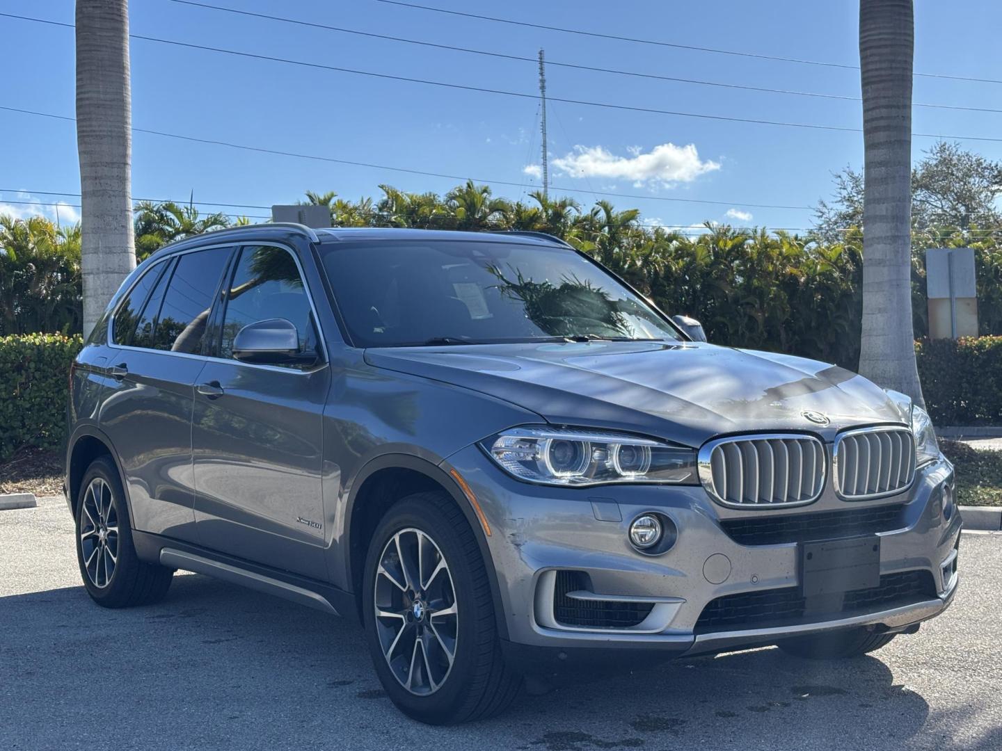 2017 GRAY /BLACK LEATHER BMW X5 xDrive50i (5UXKR6C3XH0) with an 4.8L V8 DOHC 32V engine, 8A transmission, located at 11170 Summerlin Square Dr., Fort Myers Beach, FL, 33931, (239) 999-7777, 26.493546, -81.941628 - Photo#3