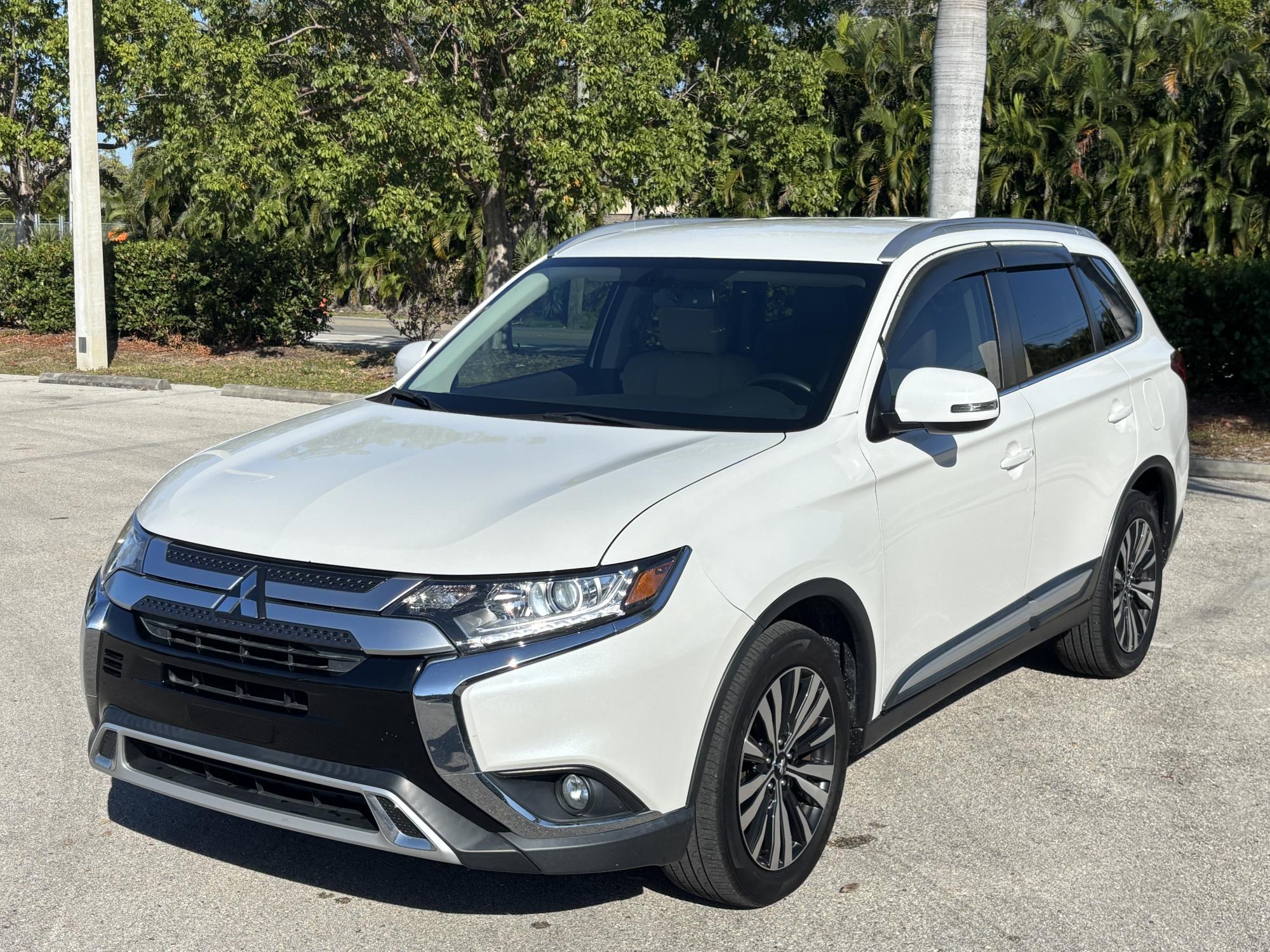 photo of 2019 Mitsubishi Outlander SE 2WD