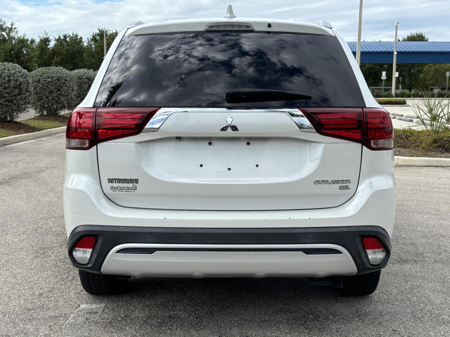 2019 WHITE /TAN LEATHER Mitsubishi Outlander SE 2WD (JA4AD3A34KZ) with an 2.4L L4 DOHC 16V engine, CVT transmission, located at 11170 Summerlin Square Dr., Fort Myers Beach, FL, 33931, (239) 999-7777, 26.493546, -81.941628 - 3rd Row Vehicle 7 Passenger - Photo#6