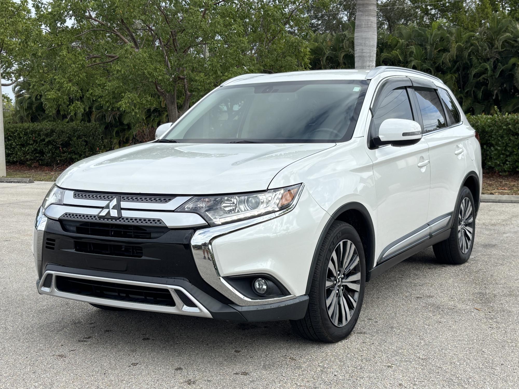 photo of 2019 Mitsubishi Outlander SE 2WD