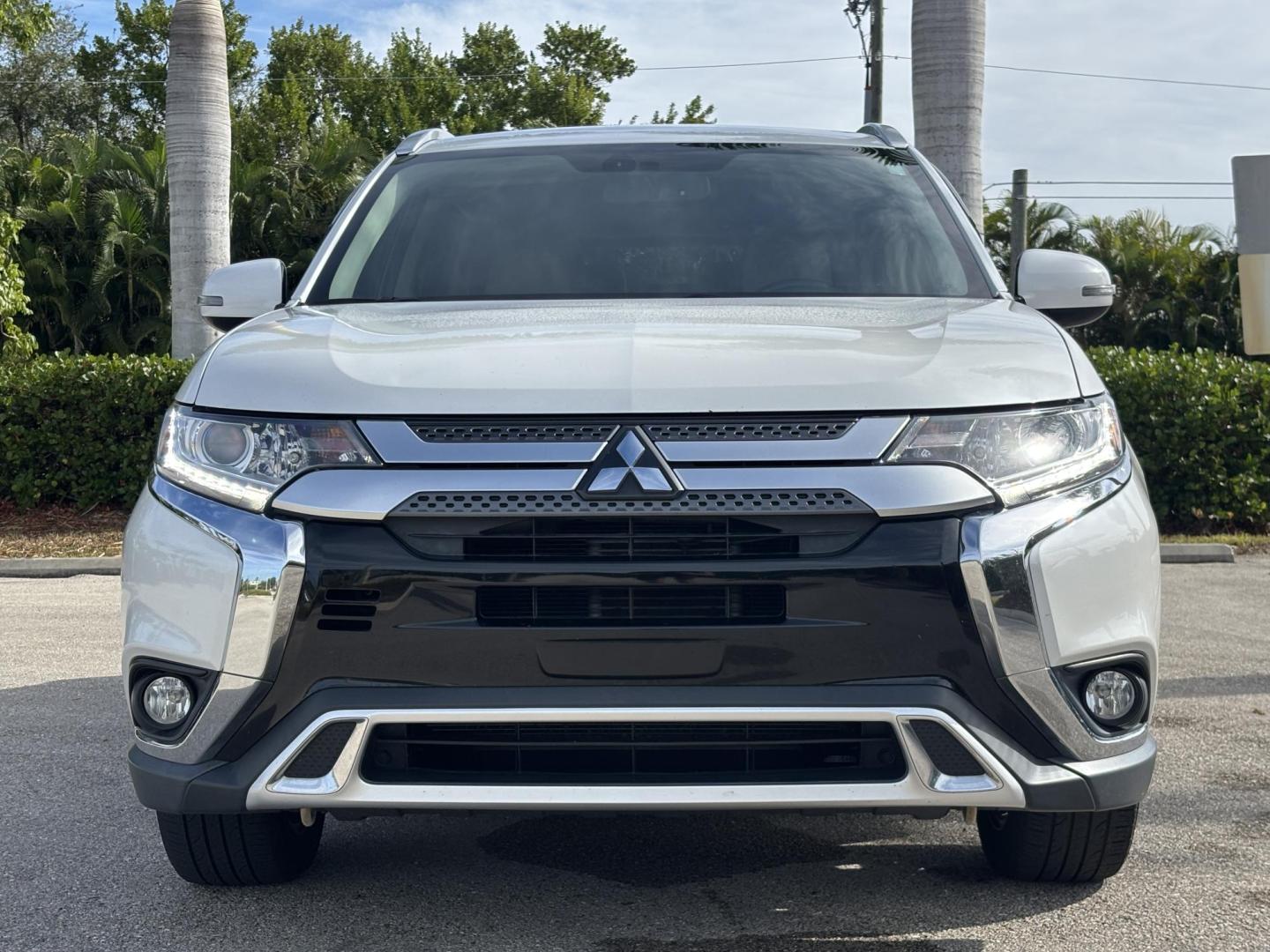 2019 WHITE /TAN LEATHER Mitsubishi Outlander SE 2WD (JA4AD3A34KZ) with an 2.4L L4 DOHC 16V engine, CVT transmission, located at 11170 Summerlin Square Dr., Fort Myers Beach, FL, 33931, (239) 999-7777, 26.493546, -81.941628 - 3rd Row Vehicle 7 Passenger - Photo#2