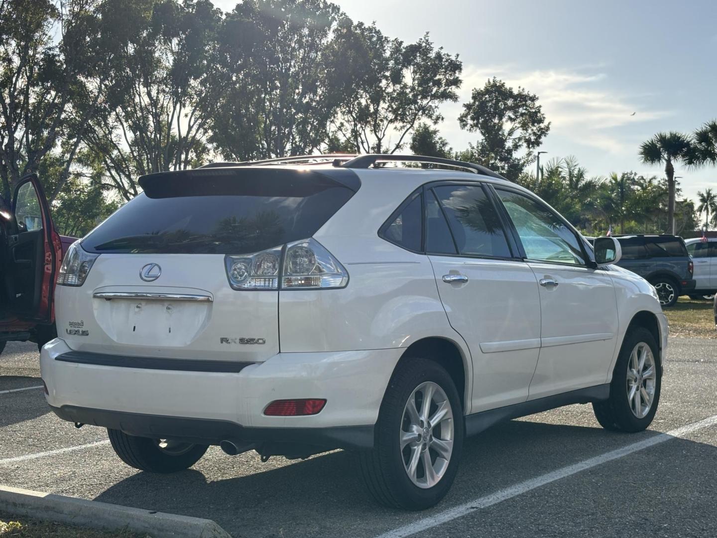 2009 WHITE /BEIGE LEEATHER Lexus RX 350 FWD (2T2GK31U59C) with an 3.5L V6 DOHC 24V engine, 5-Speed Automatic Overdrive transmission, located at 11170 Summerlin Square Dr., Fort Myers Beach, FL, 33931, (239) 999-7777, 26.493546, -81.941628 - Photo#10