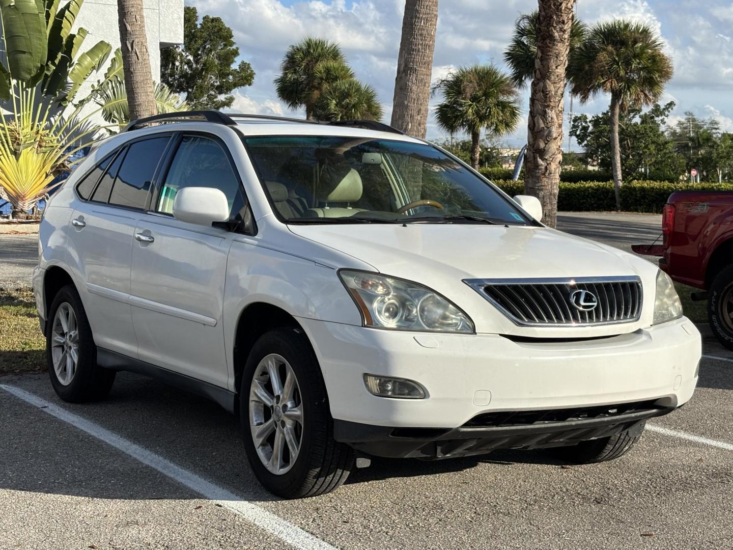 2009 WHITE /BEIGE LEEATHER Lexus RX 350 FWD (2T2GK31U59C) with an 3.5L V6 DOHC 24V engine, 5-Speed Automatic Overdrive transmission, located at 11170 Summerlin Square Dr., Fort Myers Beach, FL, 33931, (239) 999-7777, 26.493546, -81.941628 - Photo#1