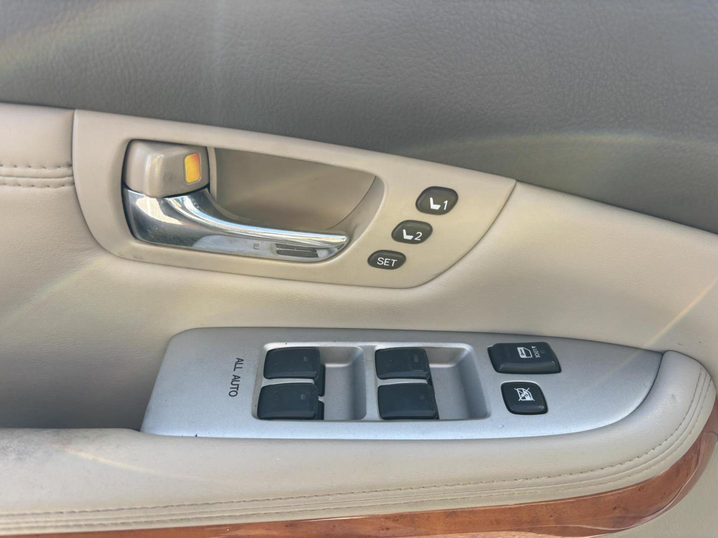 2009 WHITE /BEIGE LEEATHER Lexus RX 350 FWD (2T2GK31U59C) with an 3.5L V6 DOHC 24V engine, 5-Speed Automatic Overdrive transmission, located at 11170 Summerlin Square Dr., Fort Myers Beach, FL, 33931, (239) 999-7777, 26.493546, -81.941628 - Photo#15