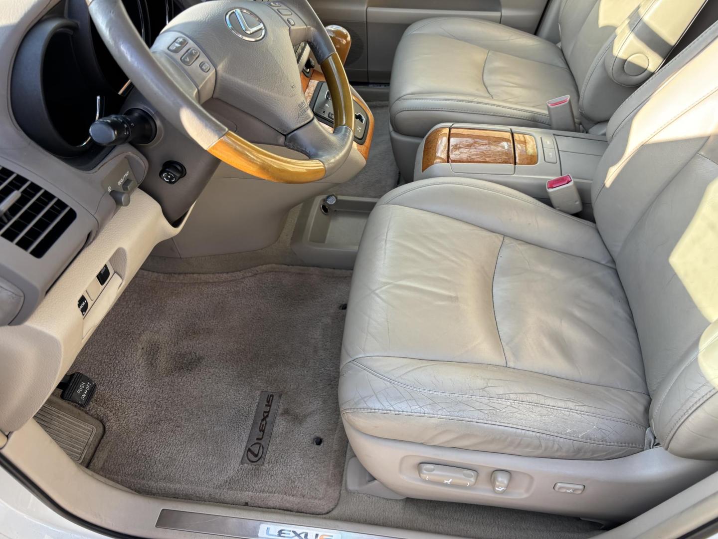 2009 WHITE /BEIGE LEEATHER Lexus RX 350 FWD (2T2GK31U59C) with an 3.5L V6 DOHC 24V engine, 5-Speed Automatic Overdrive transmission, located at 11170 Summerlin Square Dr., Fort Myers Beach, FL, 33931, (239) 999-7777, 26.493546, -81.941628 - Photo#11