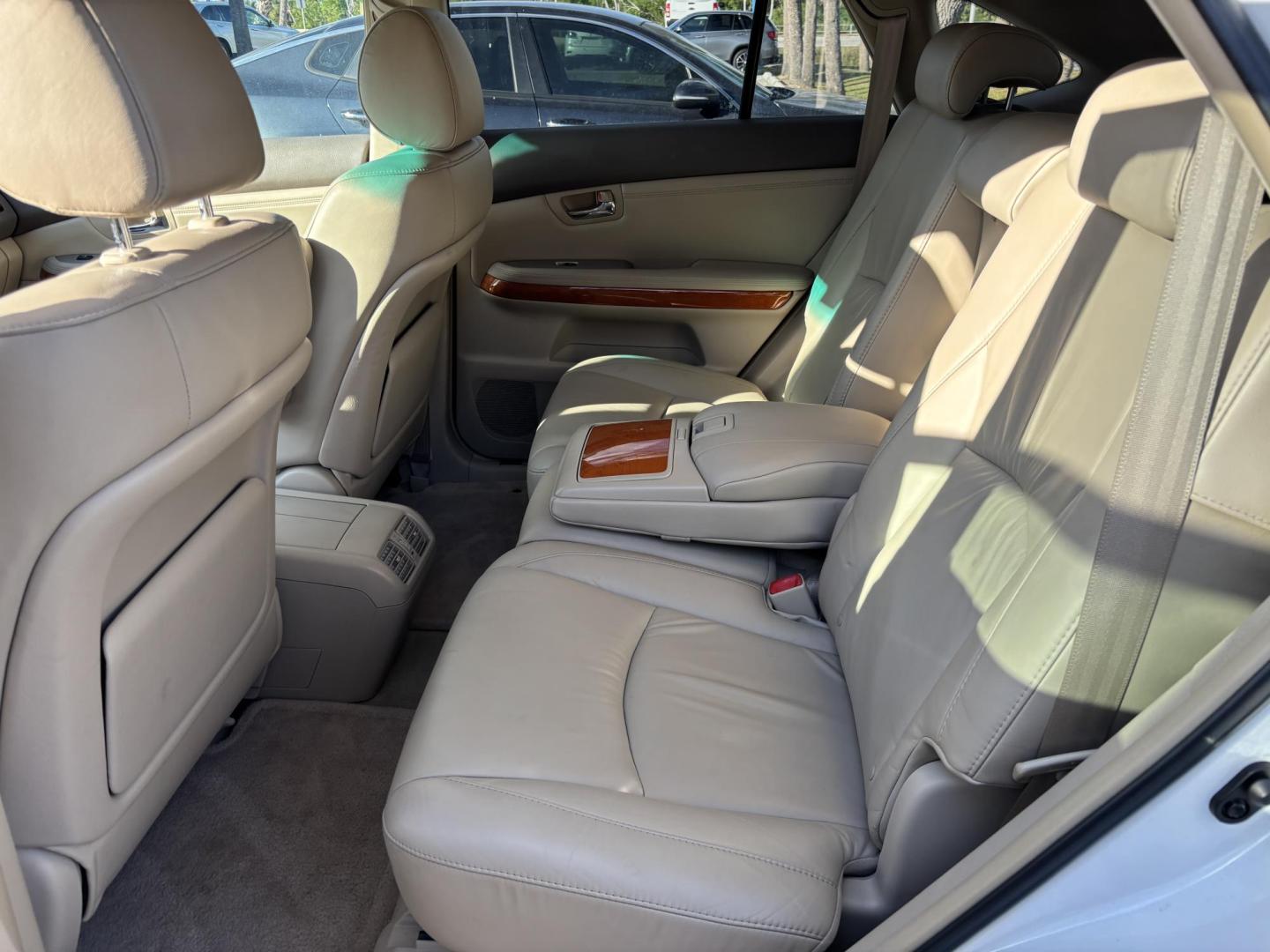 2009 WHITE /BEIGE LEEATHER Lexus RX 350 FWD (2T2GK31U59C) with an 3.5L V6 DOHC 24V engine, 5-Speed Automatic Overdrive transmission, located at 11170 Summerlin Square Dr., Fort Myers Beach, FL, 33931, (239) 999-7777, 26.493546, -81.941628 - Photo#7