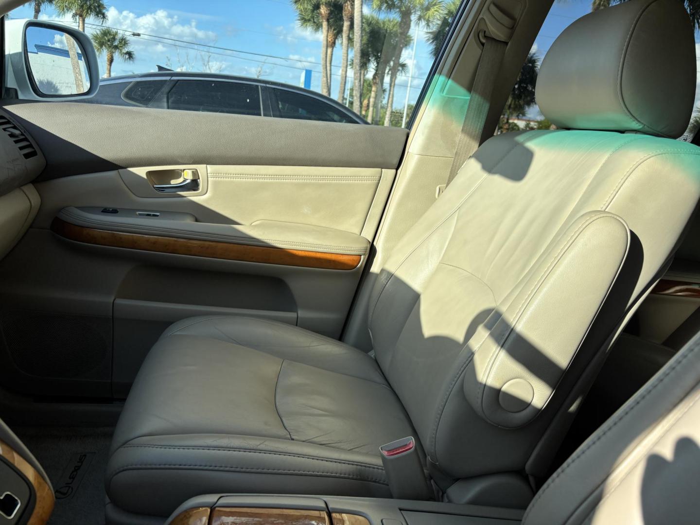 2009 WHITE /BEIGE LEEATHER Lexus RX 350 FWD (2T2GK31U59C) with an 3.5L V6 DOHC 24V engine, 5-Speed Automatic Overdrive transmission, located at 11170 Summerlin Square Dr., Fort Myers Beach, FL, 33931, (239) 999-7777, 26.493546, -81.941628 - Photo#13