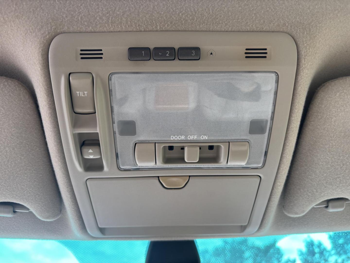 2009 WHITE /BEIGE LEEATHER Lexus RX 350 FWD (2T2GK31U59C) with an 3.5L V6 DOHC 24V engine, 5-Speed Automatic Overdrive transmission, located at 11170 Summerlin Square Dr., Fort Myers Beach, FL, 33931, (239) 999-7777, 26.493546, -81.941628 - Photo#31