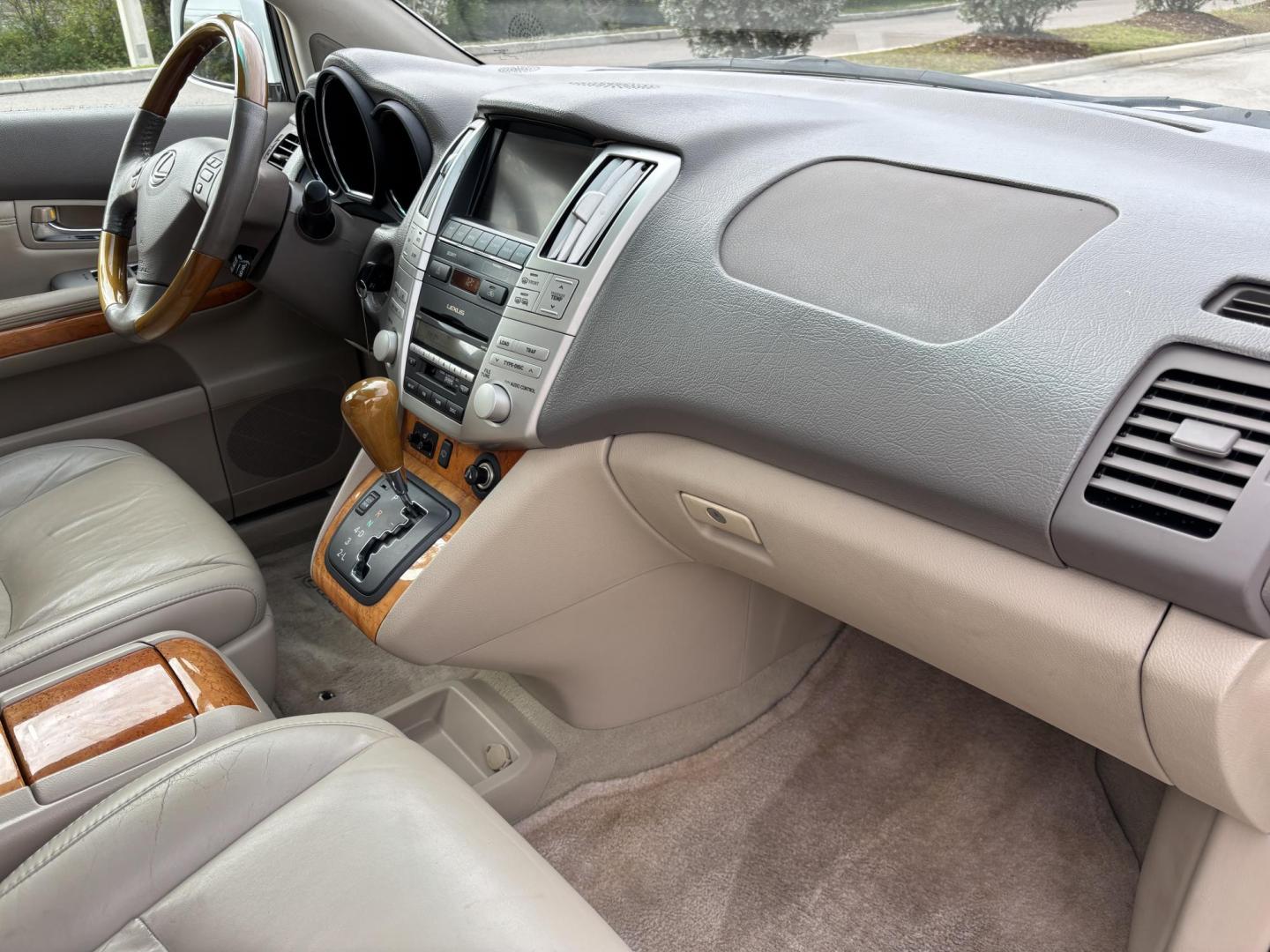 2009 WHITE /BEIGE LEEATHER Lexus RX 350 FWD (2T2GK31U59C) with an 3.5L V6 DOHC 24V engine, 5-Speed Automatic Overdrive transmission, located at 11170 Summerlin Square Dr., Fort Myers Beach, FL, 33931, (239) 999-7777, 26.493546, -81.941628 - Photo#20