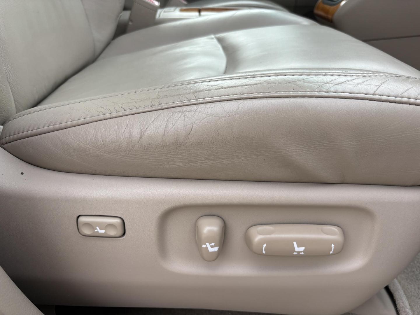 2009 WHITE /BEIGE LEEATHER Lexus RX 350 FWD (2T2GK31U59C) with an 3.5L V6 DOHC 24V engine, 5-Speed Automatic Overdrive transmission, located at 11170 Summerlin Square Dr., Fort Myers Beach, FL, 33931, (239) 999-7777, 26.493546, -81.941628 - Photo#22