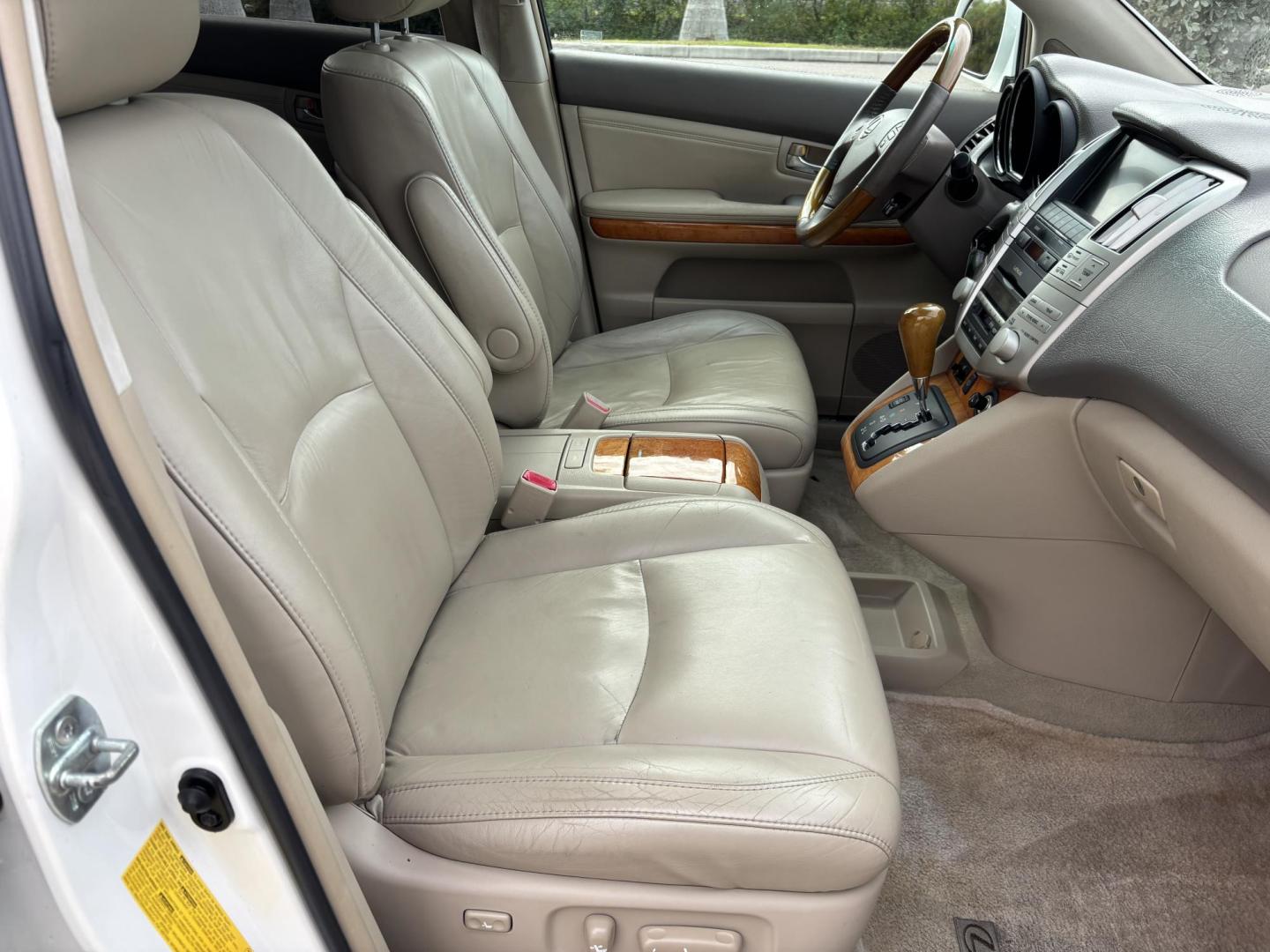 2009 WHITE /BEIGE LEEATHER Lexus RX 350 FWD (2T2GK31U59C) with an 3.5L V6 DOHC 24V engine, 5-Speed Automatic Overdrive transmission, located at 11170 Summerlin Square Dr., Fort Myers Beach, FL, 33931, (239) 999-7777, 26.493546, -81.941628 - Photo#21