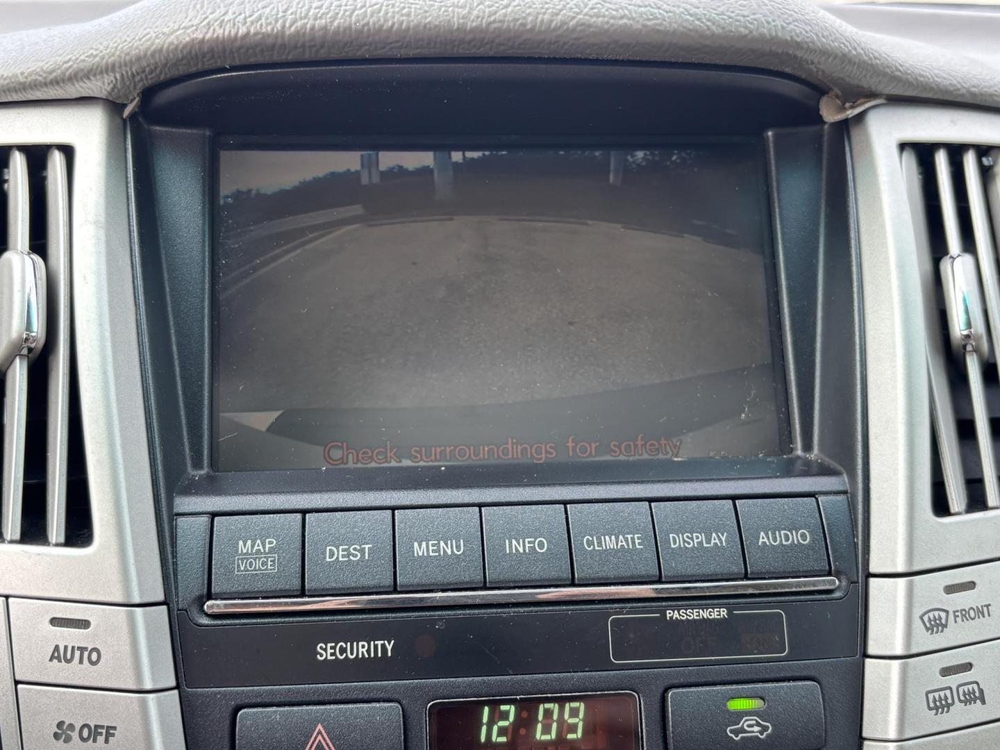 2009 WHITE /BEIGE LEEATHER Lexus RX 350 FWD (2T2GK31U59C) with an 3.5L V6 DOHC 24V engine, 5-Speed Automatic Overdrive transmission, located at 11170 Summerlin Square Dr., Fort Myers Beach, FL, 33931, (239) 999-7777, 26.493546, -81.941628 - Photo#19