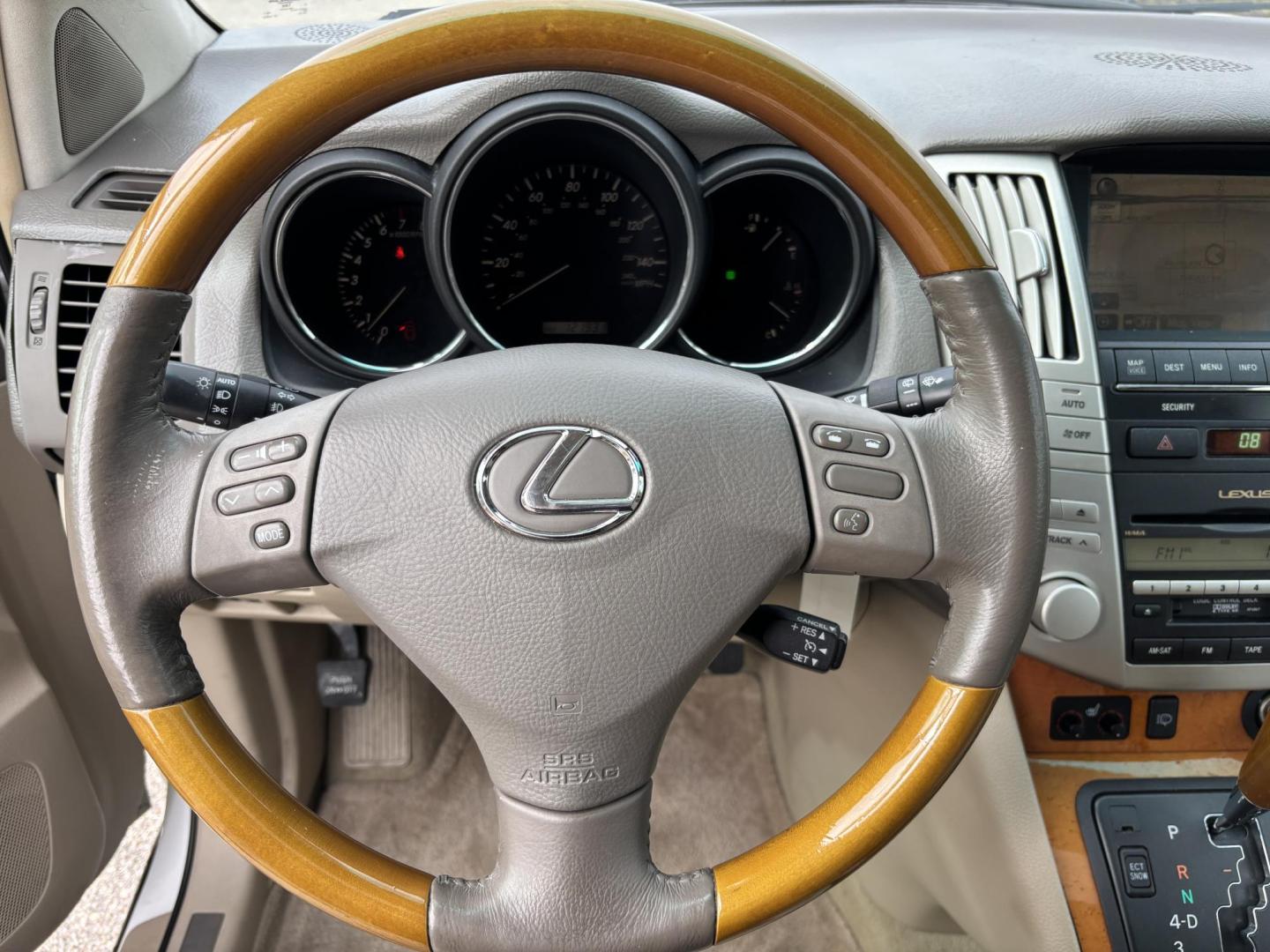 2009 WHITE /BEIGE LEEATHER Lexus RX 350 FWD (2T2GK31U59C) with an 3.5L V6 DOHC 24V engine, 5-Speed Automatic Overdrive transmission, located at 11170 Summerlin Square Dr., Fort Myers Beach, FL, 33931, (239) 999-7777, 26.493546, -81.941628 - Photo#12