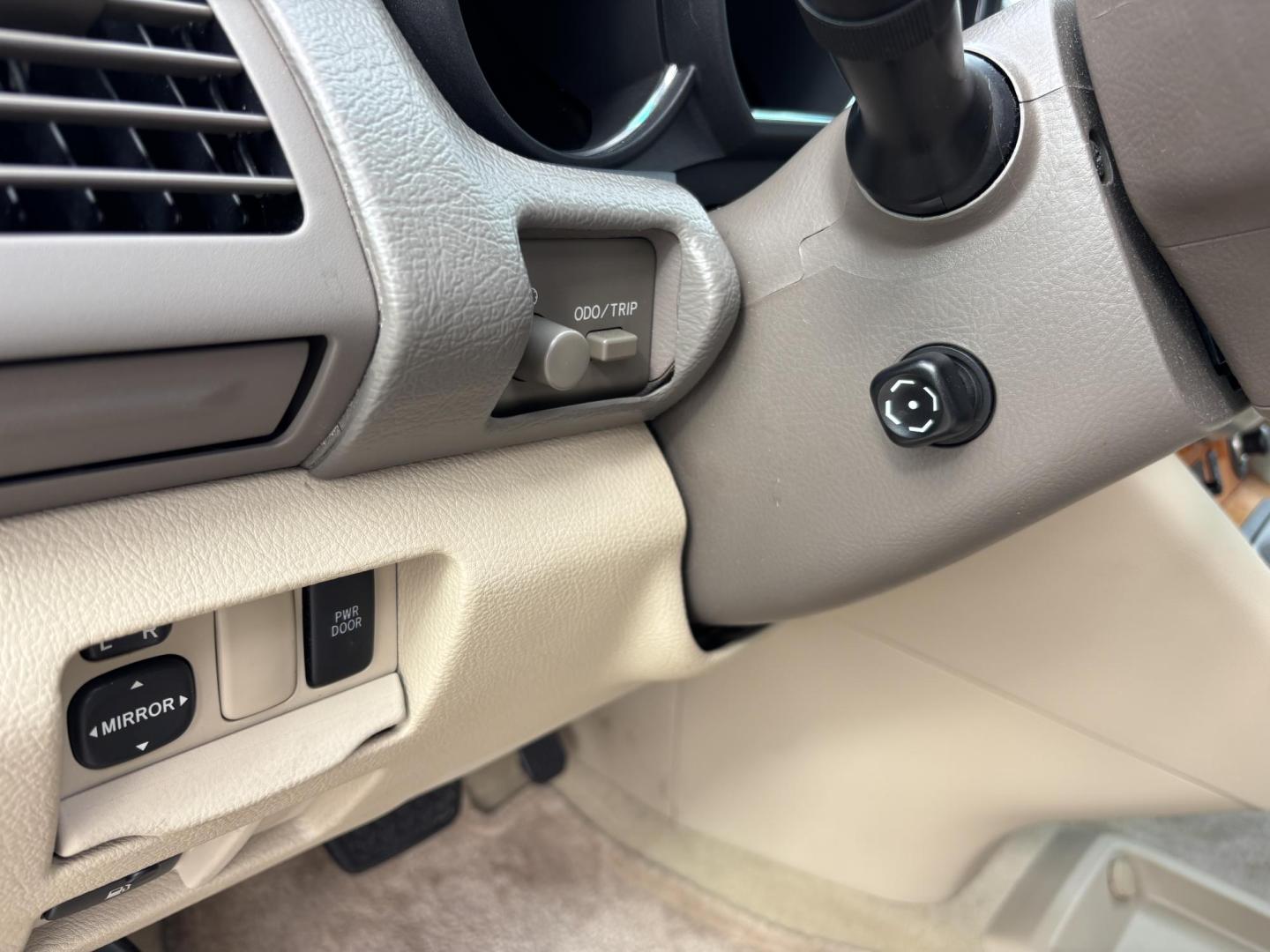 2009 WHITE /BEIGE LEEATHER Lexus RX 350 FWD (2T2GK31U59C) with an 3.5L V6 DOHC 24V engine, 5-Speed Automatic Overdrive transmission, located at 11170 Summerlin Square Dr., Fort Myers Beach, FL, 33931, (239) 999-7777, 26.493546, -81.941628 - Photo#36