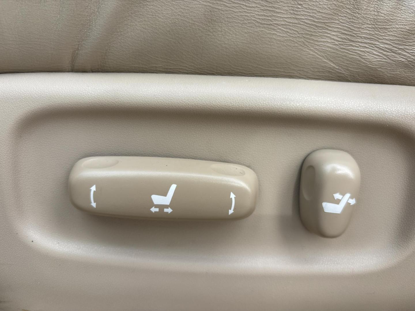 2009 WHITE /BEIGE LEEATHER Lexus RX 350 FWD (2T2GK31U59C) with an 3.5L V6 DOHC 24V engine, 5-Speed Automatic Overdrive transmission, located at 11170 Summerlin Square Dr., Fort Myers Beach, FL, 33931, (239) 999-7777, 26.493546, -81.941628 - Photo#11