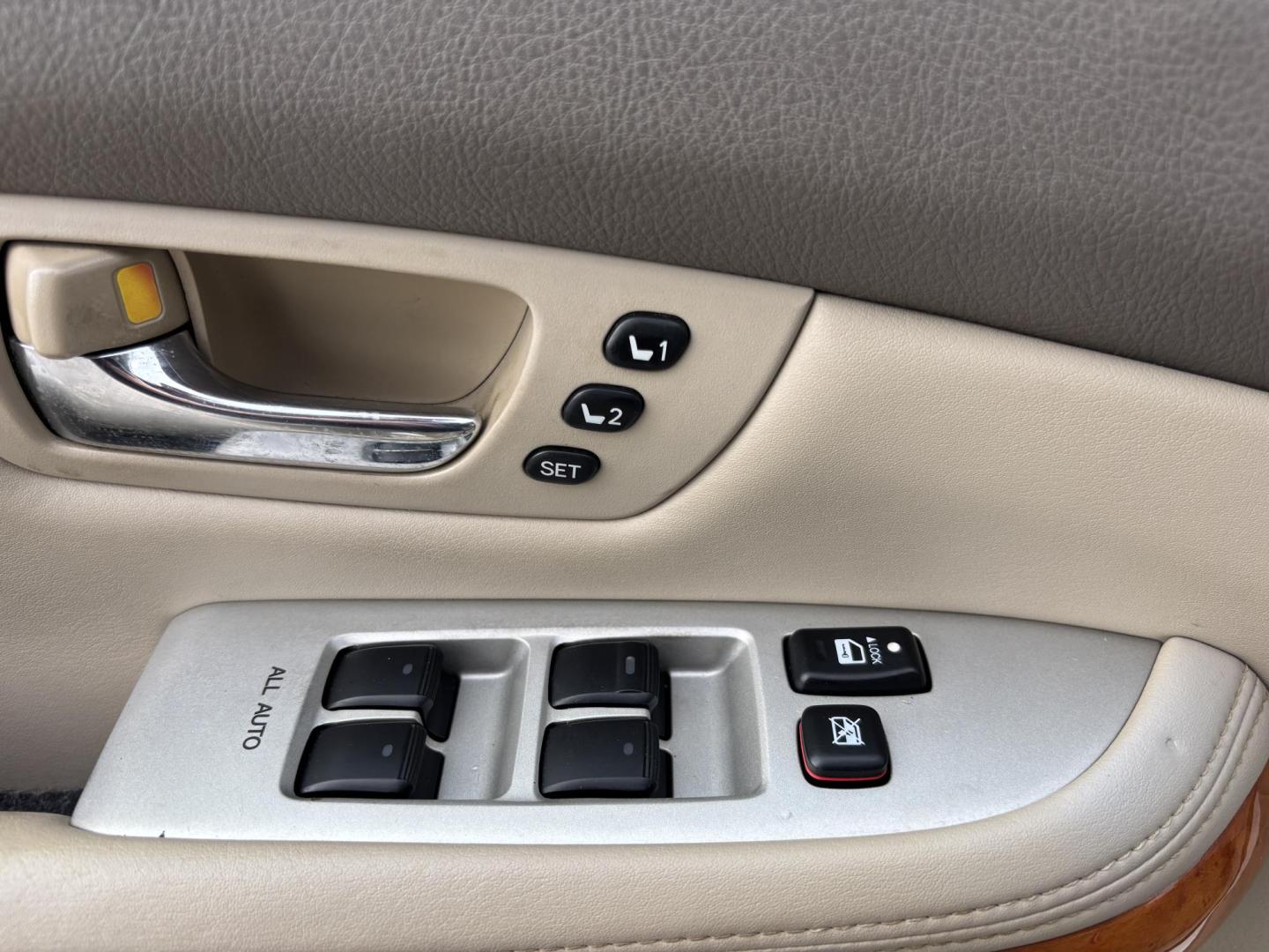 2009 WHITE /BEIGE LEEATHER Lexus RX 350 FWD (2T2GK31U59C) with an 3.5L V6 DOHC 24V engine, 5-Speed Automatic Overdrive transmission, located at 11170 Summerlin Square Dr., Fort Myers Beach, FL, 33931, (239) 999-7777, 26.493546, -81.941628 - Photo#38