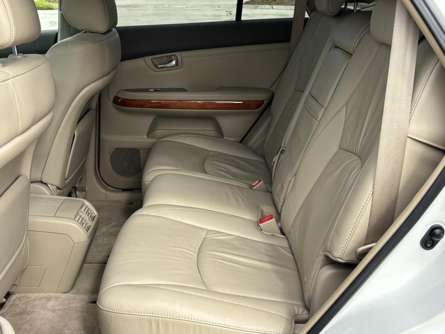 2009 WHITE /BEIGE LEEATHER Lexus RX 350 FWD (2T2GK31U59C) with an 3.5L V6 DOHC 24V engine, 5-Speed Automatic Overdrive transmission, located at 11170 Summerlin Square Dr., Fort Myers Beach, FL, 33931, (239) 999-7777, 26.493546, -81.941628 - Photo#27