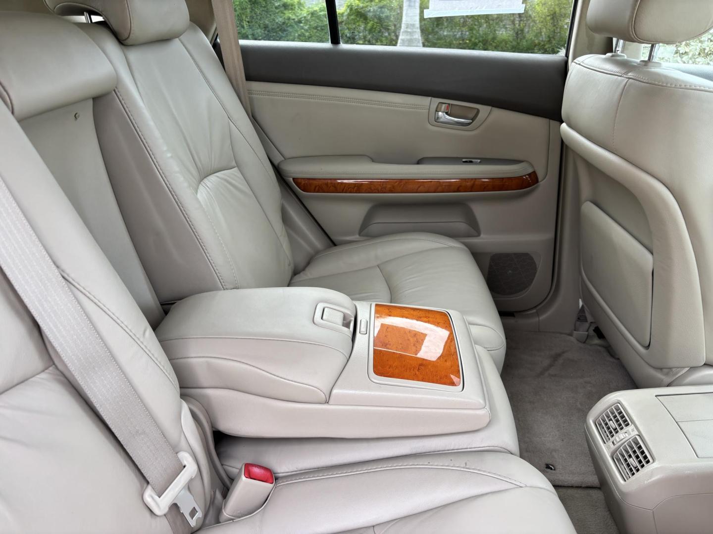 2009 WHITE /BEIGE LEEATHER Lexus RX 350 FWD (2T2GK31U59C) with an 3.5L V6 DOHC 24V engine, 5-Speed Automatic Overdrive transmission, located at 11170 Summerlin Square Dr., Fort Myers Beach, FL, 33931, (239) 999-7777, 26.493546, -81.941628 - Photo#24