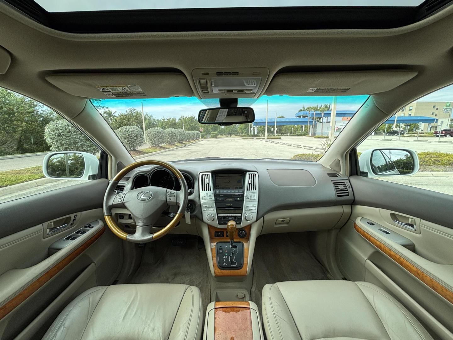 2009 WHITE /BEIGE LEEATHER Lexus RX 350 FWD (2T2GK31U59C) with an 3.5L V6 DOHC 24V engine, 5-Speed Automatic Overdrive transmission, located at 11170 Summerlin Square Dr., Fort Myers Beach, FL, 33931, (239) 999-7777, 26.493546, -81.941628 - Photo#9