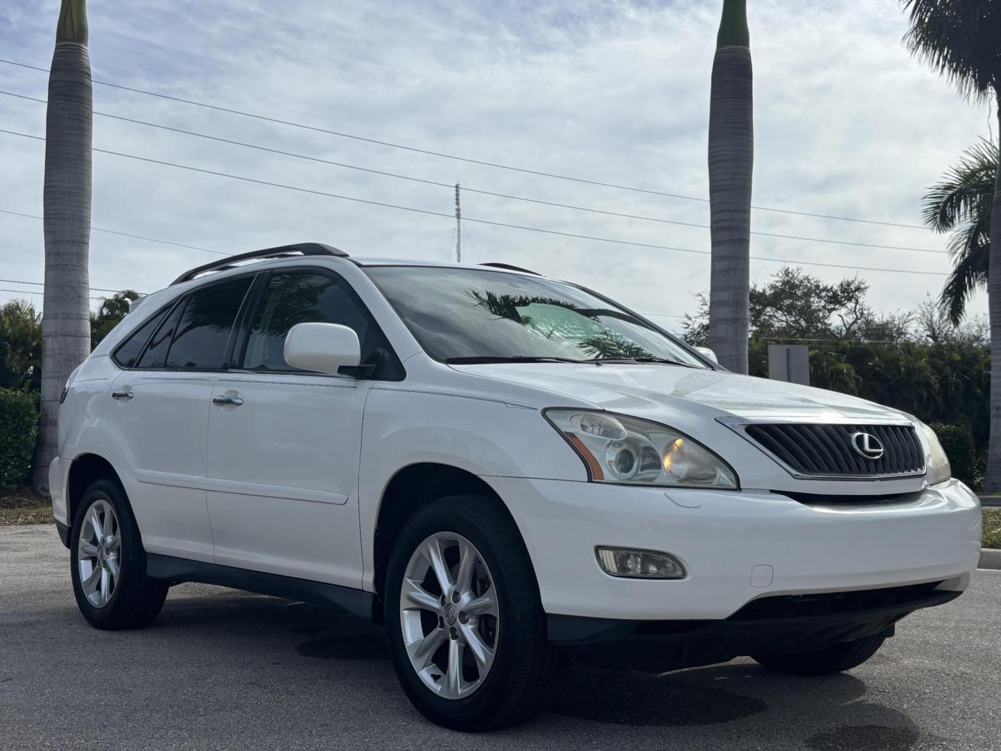 2009 WHITE /BEIGE LEEATHER Lexus RX 350 FWD (2T2GK31U59C) with an 3.5L V6 DOHC 24V engine, 5-Speed Automatic Overdrive transmission, located at 11170 Summerlin Square Dr., Fort Myers Beach, FL, 33931, (239) 999-7777, 26.493546, -81.941628 - Photo#3