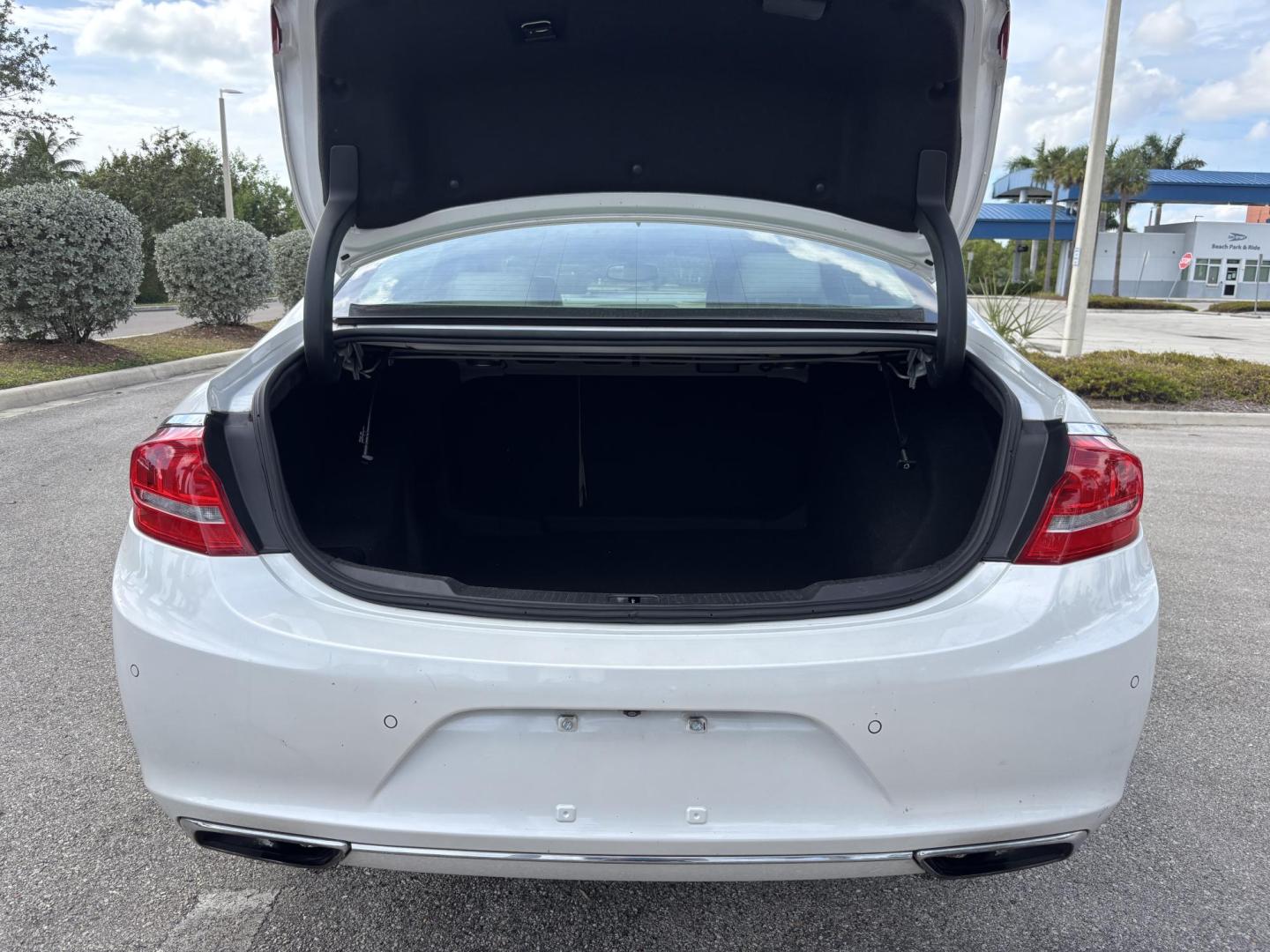 2018 WHITE /BEIGE LEATHER Buick LaCrosse Essence (1G4ZP5SS7JU) with an 3.6L V6 DOHC 24V engine, 8A transmission, located at 11170 Summerlin Square Dr., Fort Myers Beach, FL, 33931, (239) 999-7777, 26.493546, -81.941628 - Photo#34