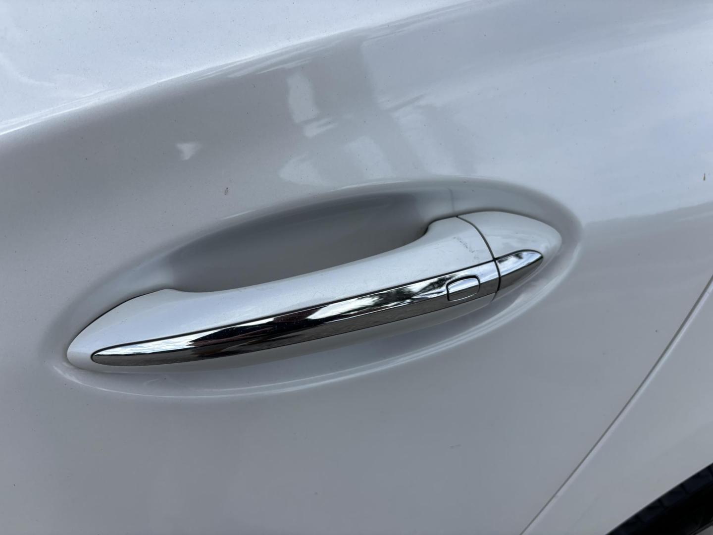 2018 WHITE /BEIGE LEATHER Buick LaCrosse Essence (1G4ZP5SS7JU) with an 3.6L V6 DOHC 24V engine, 8A transmission, located at 11170 Summerlin Square Dr., Fort Myers Beach, FL, 33931, (239) 999-7777, 26.493546, -81.941628 - Photo#13