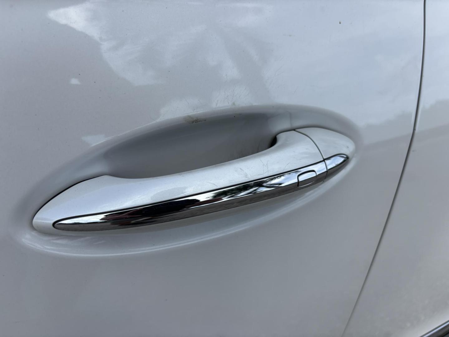 2018 WHITE /BEIGE LEATHER Buick LaCrosse Essence (1G4ZP5SS7JU) with an 3.6L V6 DOHC 24V engine, 8A transmission, located at 11170 Summerlin Square Dr., Fort Myers Beach, FL, 33931, (239) 999-7777, 26.493546, -81.941628 - Photo#19