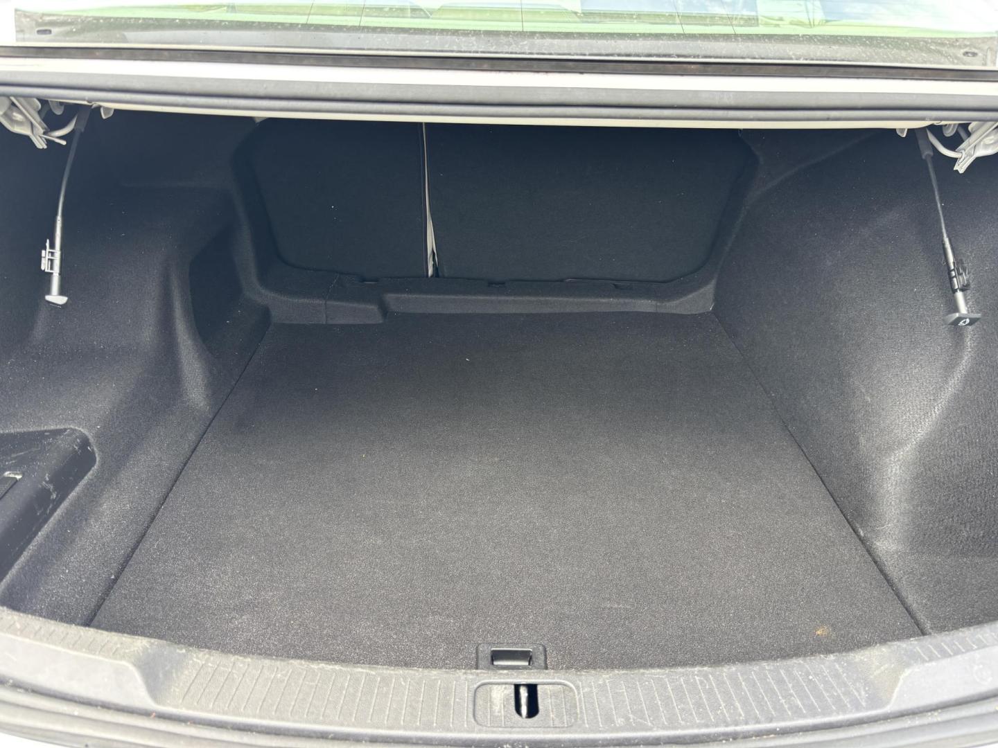 2018 WHITE /BEIGE LEATHER Buick LaCrosse Essence (1G4ZP5SS7JU) with an 3.6L V6 DOHC 24V engine, 8A transmission, located at 11170 Summerlin Square Dr., Fort Myers Beach, FL, 33931, (239) 999-7777, 26.493546, -81.941628 - Photo#33