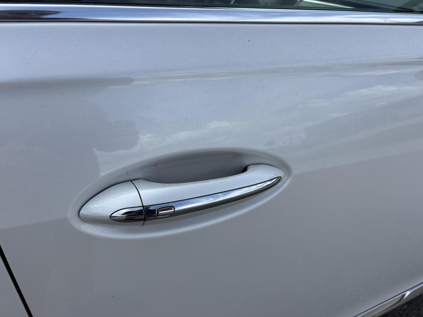 2018 WHITE /BEIGE LEATHER Buick LaCrosse Essence (1G4ZP5SS7JU) with an 3.6L V6 DOHC 24V engine, 8A transmission, located at 11170 Summerlin Square Dr., Fort Myers Beach, FL, 33931, (239) 999-7777, 26.493546, -81.941628 - Photo#23