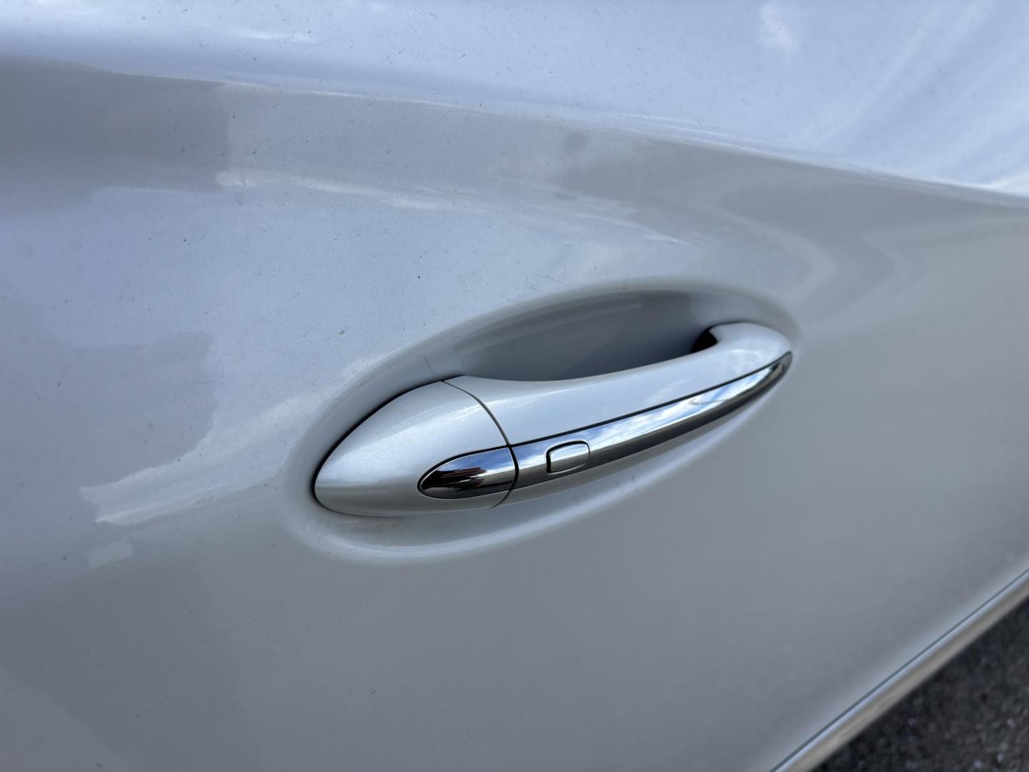 2018 WHITE /BEIGE LEATHER Buick LaCrosse Essence (1G4ZP5SS7JU) with an 3.6L V6 DOHC 24V engine, 8A transmission, located at 11170 Summerlin Square Dr., Fort Myers Beach, FL, 33931, (239) 999-7777, 26.493546, -81.941628 - Photo#24