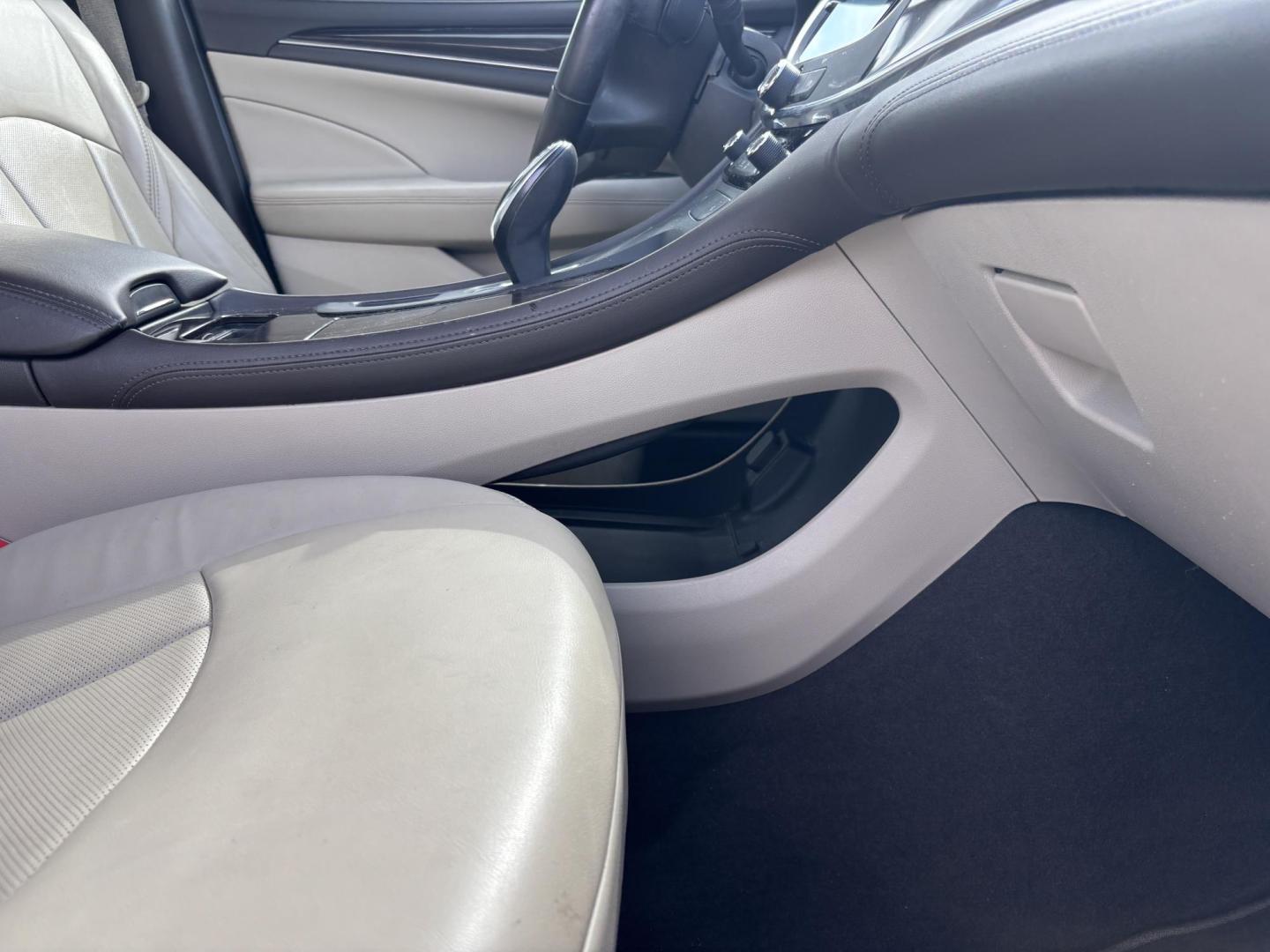 2018 WHITE /BEIGE LEATHER Buick LaCrosse Essence (1G4ZP5SS7JU) with an 3.6L V6 DOHC 24V engine, 8A transmission, located at 11170 Summerlin Square Dr., Fort Myers Beach, FL, 33931, (239) 999-7777, 26.493546, -81.941628 - Photo#18