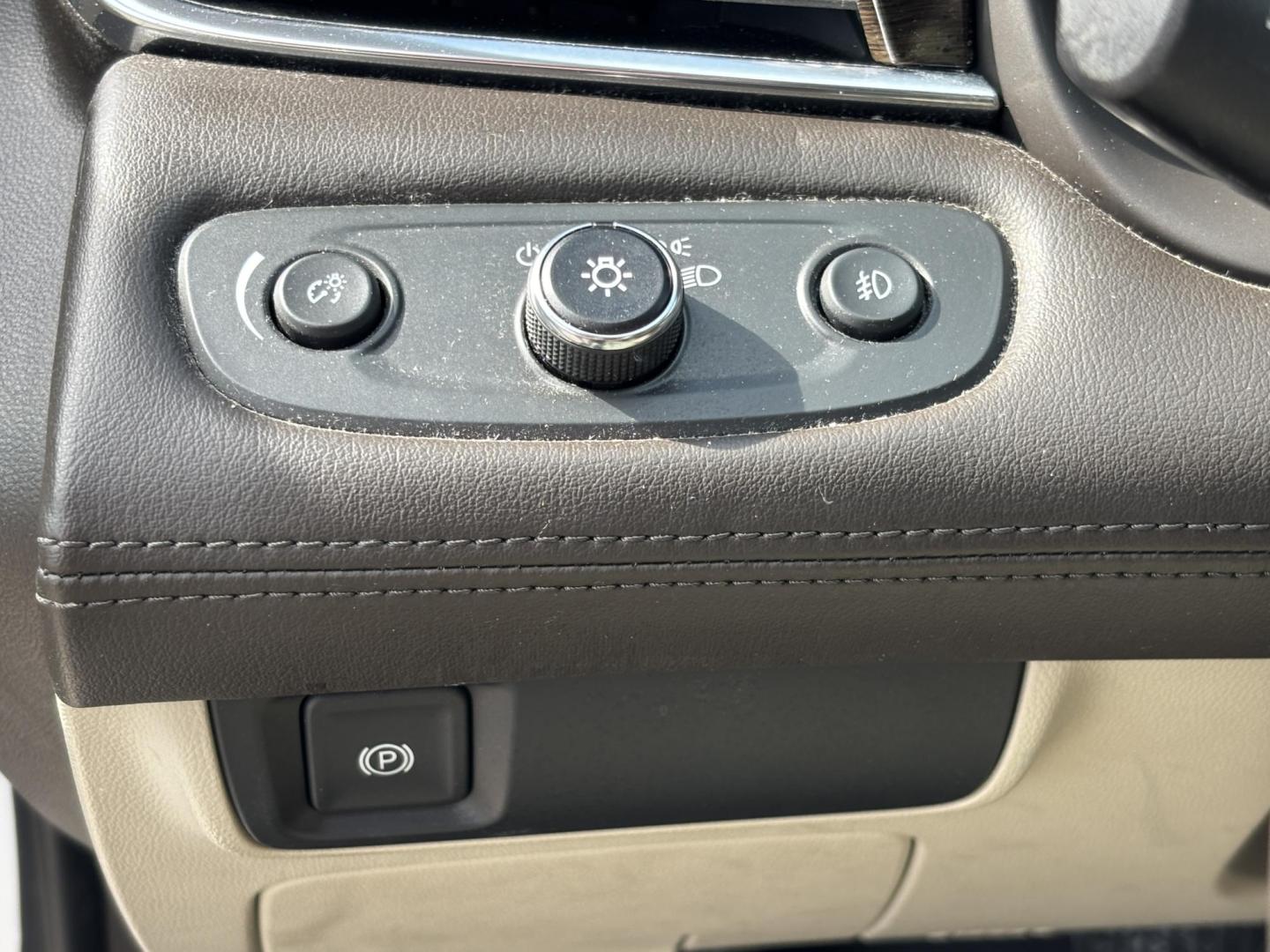 2018 WHITE /BEIGE LEATHER Buick LaCrosse Essence (1G4ZP5SS7JU) with an 3.6L V6 DOHC 24V engine, 8A transmission, located at 11170 Summerlin Square Dr., Fort Myers Beach, FL, 33931, (239) 999-7777, 26.493546, -81.941628 - Photo#25