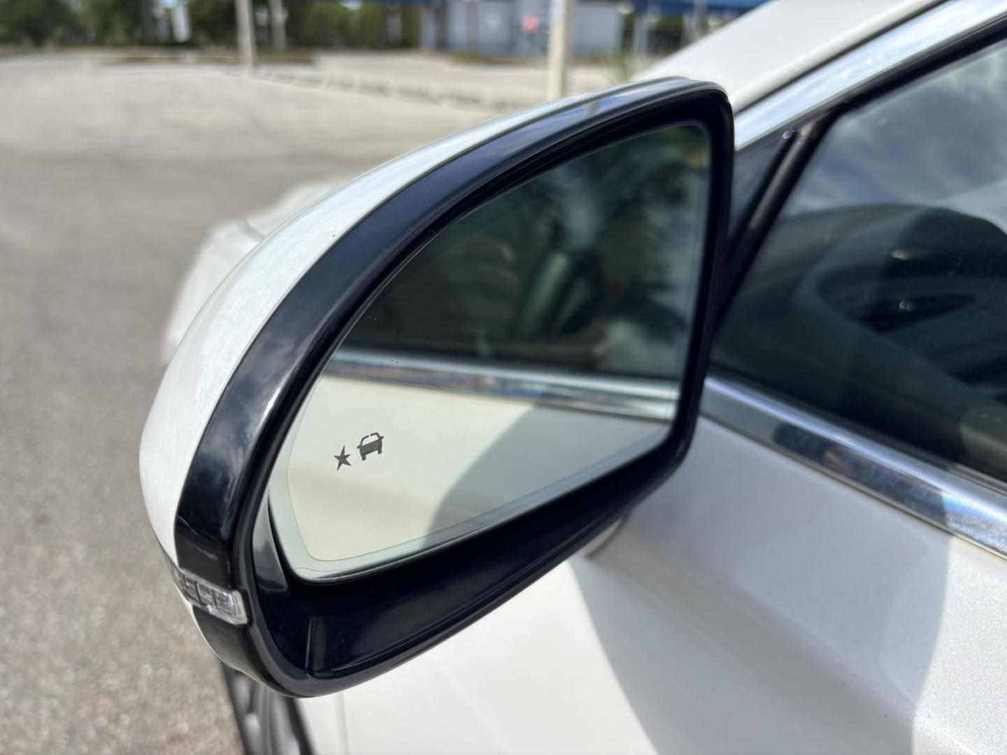 2018 WHITE /BEIGE LEATHER Buick LaCrosse Essence (1G4ZP5SS7JU) with an 3.6L V6 DOHC 24V engine, 8A transmission, located at 11170 Summerlin Square Dr., Fort Myers Beach, FL, 33931, (239) 999-7777, 26.493546, -81.941628 - Photo#31