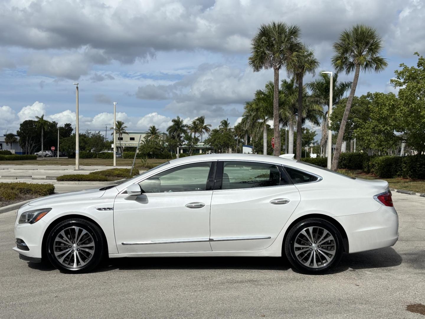 2018 WHITE /BEIGE LEATHER Buick LaCrosse Essence (1G4ZP5SS7JU) with an 3.6L V6 DOHC 24V engine, 8A transmission, located at 11170 Summerlin Square Dr., Fort Myers Beach, FL, 33931, (239) 999-7777, 26.493546, -81.941628 - Photo#12