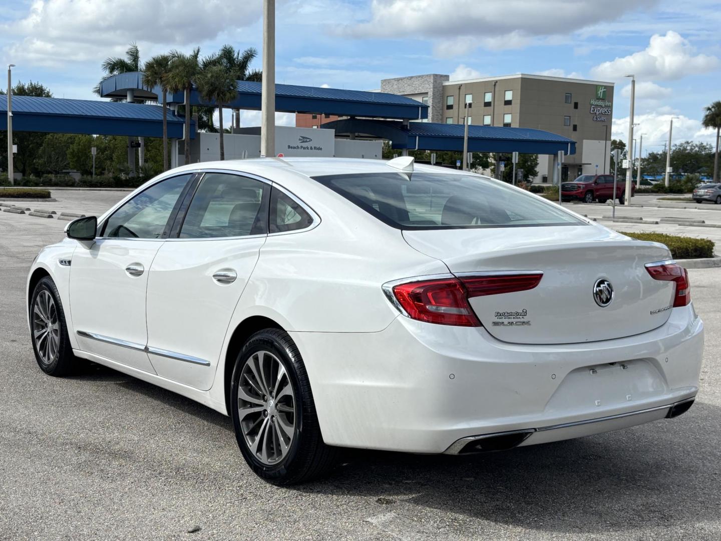 2018 WHITE /BEIGE LEATHER Buick LaCrosse Essence (1G4ZP5SS7JU) with an 3.6L V6 DOHC 24V engine, 8A transmission, located at 11170 Summerlin Square Dr., Fort Myers Beach, FL, 33931, (239) 999-7777, 26.493546, -81.941628 - Photo#10