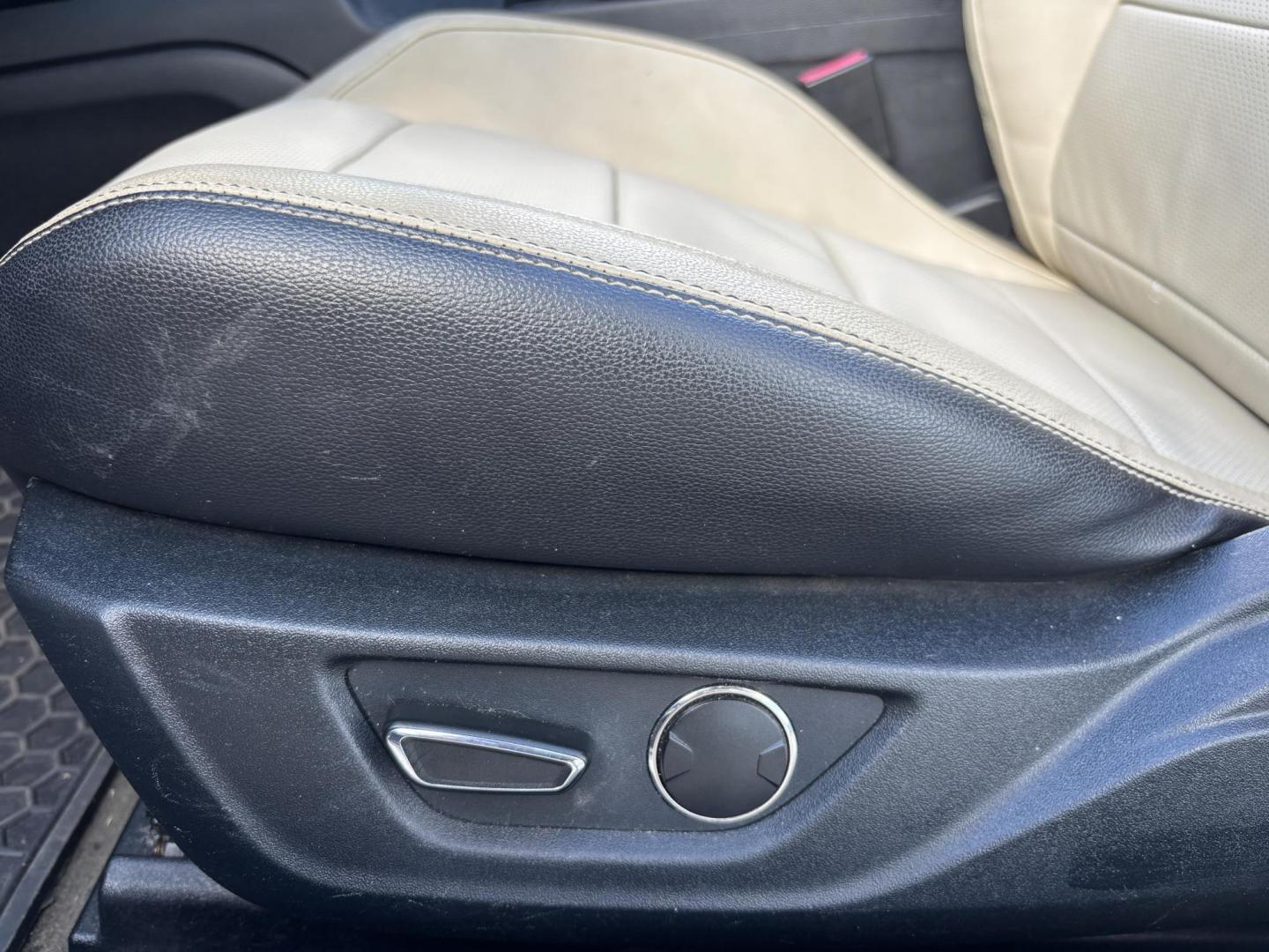 2016 WHITE /CREAM / BLACK LEATHER Ford Mustang EcoBoost Premium Convertible (1FATP8UH4G5) with an 2.3L L4 DOHC 16V engine, 6-Speed Automatic transmission, located at 11170 Summerlin Square Dr., Fort Myers Beach, FL, 33931, (239) 999-7777, 26.493546, -81.941628 - Photo#18