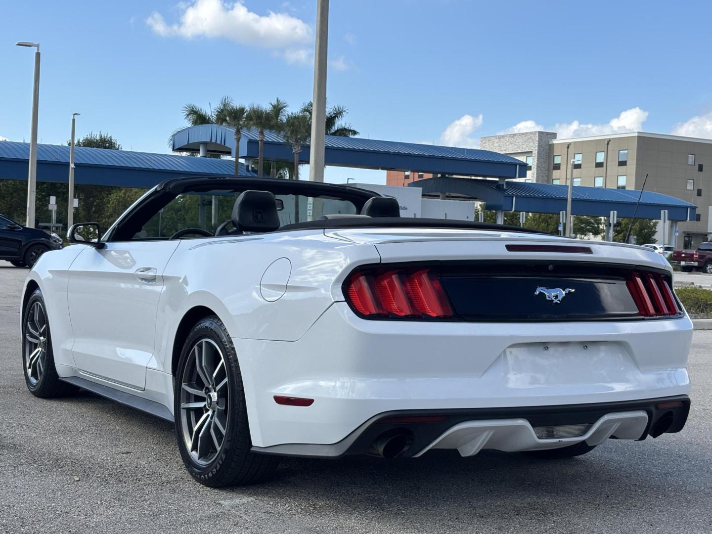 2016 WHITE /CREAM / BLACK LEATHER Ford Mustang EcoBoost Premium Convertible (1FATP8UH4G5) with an 2.3L L4 DOHC 16V engine, 6-Speed Automatic transmission, located at 11170 Summerlin Square Dr., Fort Myers Beach, FL, 33931, (239) 999-7777, 26.493546, -81.941628 - Photo#5