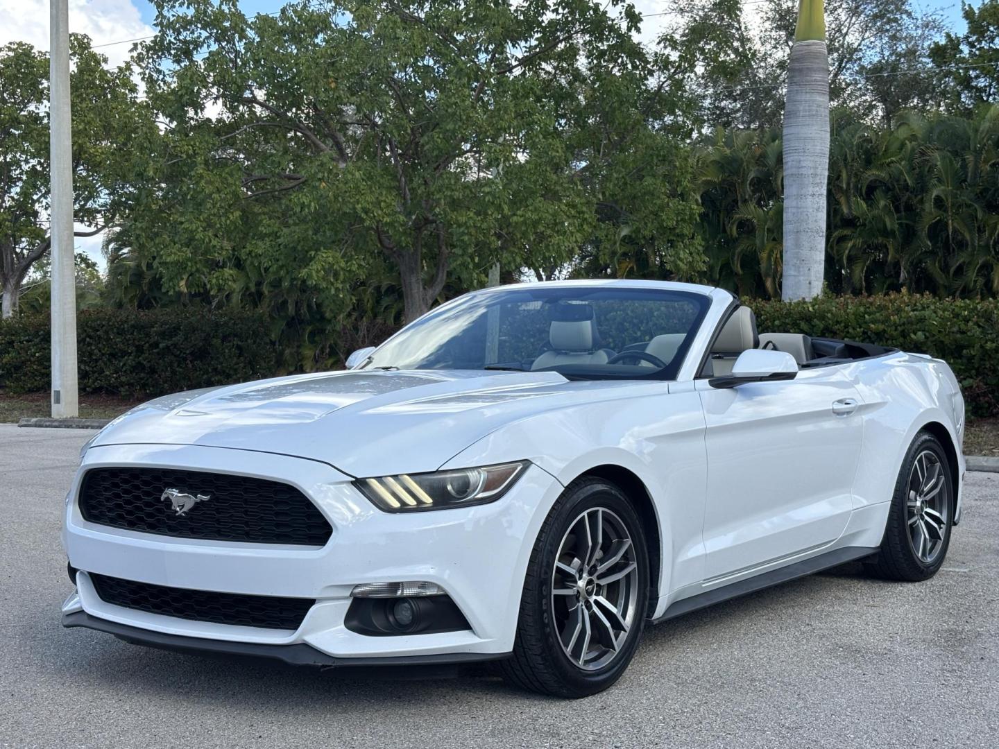 2016 WHITE /CREAM / BLACK LEATHER Ford Mustang EcoBoost Premium Convertible (1FATP8UH4G5) with an 2.3L L4 DOHC 16V engine, 6-Speed Automatic transmission, located at 11170 Summerlin Square Dr., Fort Myers Beach, FL, 33931, (239) 999-7777, 26.493546, -81.941628 - Photo#1