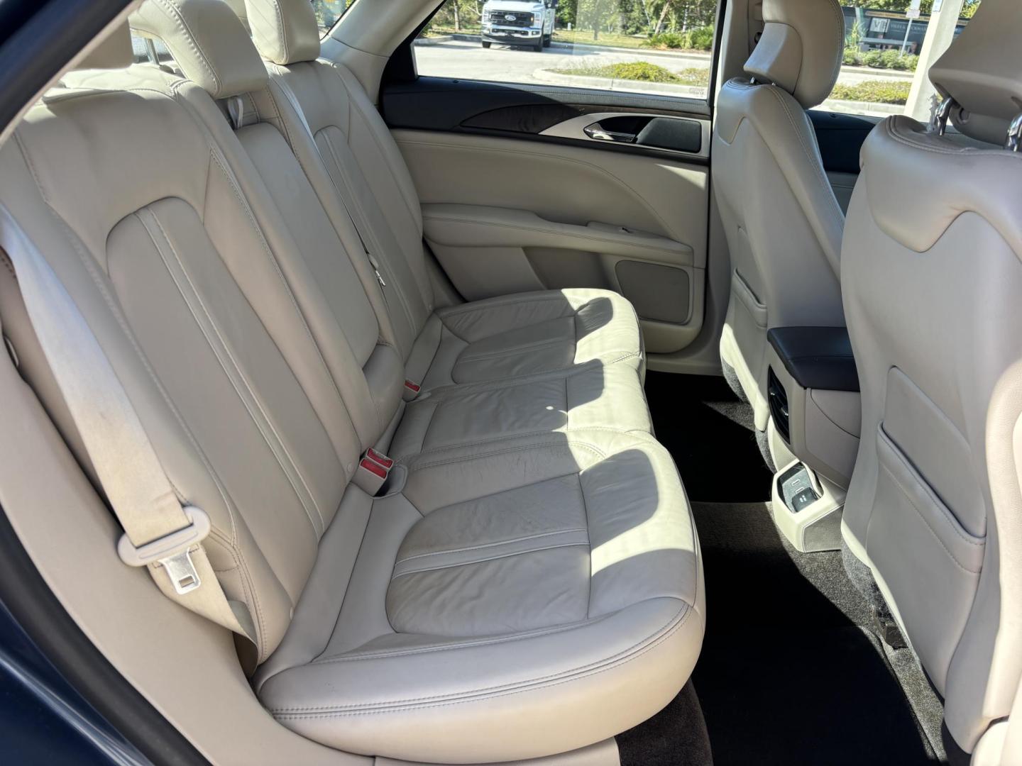 2018 BLUE /BEIGE LEATHER Lincoln MKZ Hybrid Select (3LN6L5LU9JR) with an 2.0L L4 DOHC 16V HYBRID engine, CVT transmission, located at 11170 Summerlin Square Dr., Fort Myers Beach, FL, 33931, (239) 999-7777, 26.493546, -81.941628 - Photo#15