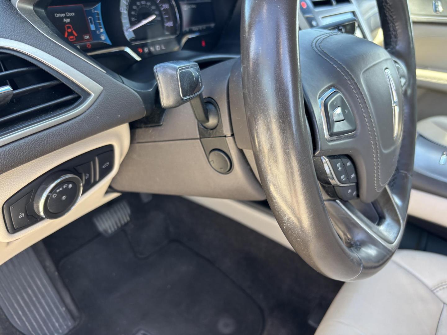 2018 BLUE /BEIGE LEATHER Lincoln MKZ Hybrid Select (3LN6L5LU9JR) with an 2.0L L4 DOHC 16V HYBRID engine, CVT transmission, located at 11170 Summerlin Square Dr., Fort Myers Beach, FL, 33931, (239) 999-7777, 26.493546, -81.941628 - Photo#19