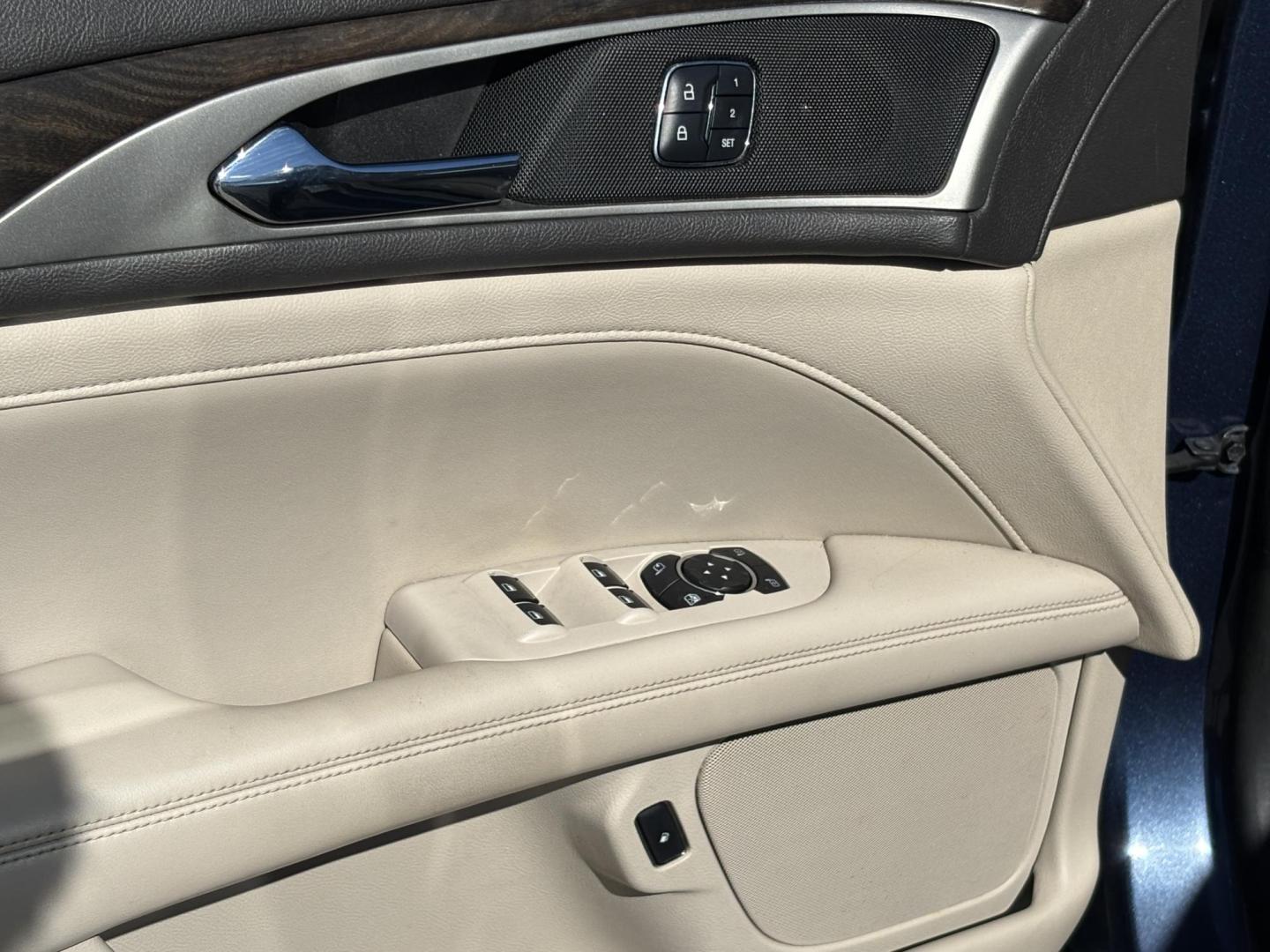 2018 BLUE /BEIGE LEATHER Lincoln MKZ Hybrid Select (3LN6L5LU9JR) with an 2.0L L4 DOHC 16V HYBRID engine, CVT transmission, located at 11170 Summerlin Square Dr., Fort Myers Beach, FL, 33931, (239) 999-7777, 26.493546, -81.941628 - Photo#31