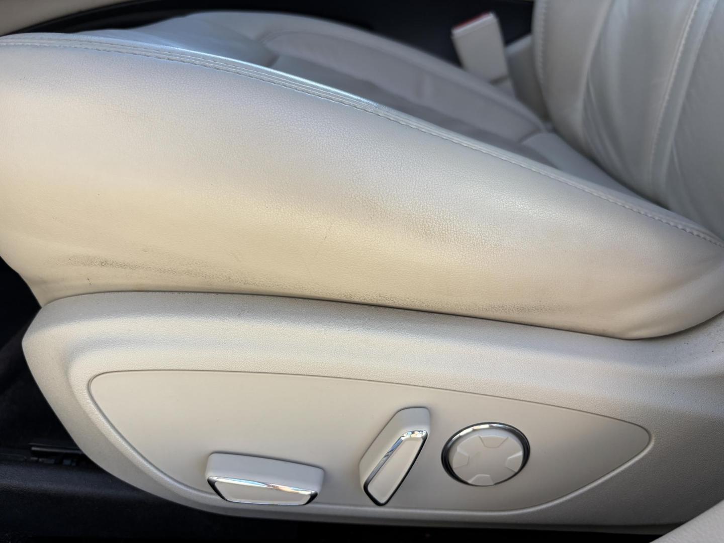 2018 BLUE /BEIGE LEATHER Lincoln MKZ Hybrid Select (3LN6L5LU9JR) with an 2.0L L4 DOHC 16V HYBRID engine, CVT transmission, located at 11170 Summerlin Square Dr., Fort Myers Beach, FL, 33931, (239) 999-7777, 26.493546, -81.941628 - Photo#10