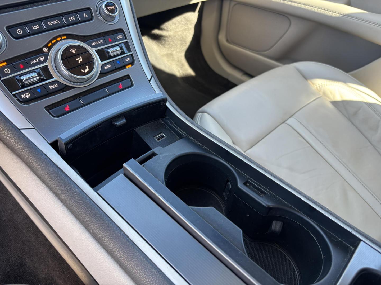 2018 BLUE /BEIGE LEATHER Lincoln MKZ Hybrid Select (3LN6L5LU9JR) with an 2.0L L4 DOHC 16V HYBRID engine, CVT transmission, located at 11170 Summerlin Square Dr., Fort Myers Beach, FL, 33931, (239) 999-7777, 26.493546, -81.941628 - Photo#12