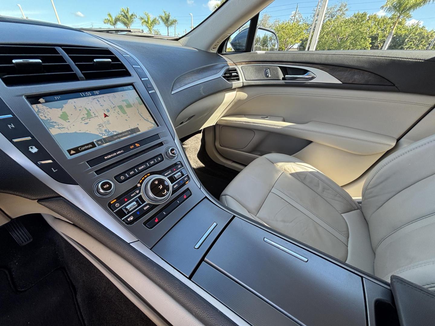 2018 BLUE /BEIGE LEATHER Lincoln MKZ Hybrid Select (3LN6L5LU9JR) with an 2.0L L4 DOHC 16V HYBRID engine, CVT transmission, located at 11170 Summerlin Square Dr., Fort Myers Beach, FL, 33931, (239) 999-7777, 26.493546, -81.941628 - Photo#11