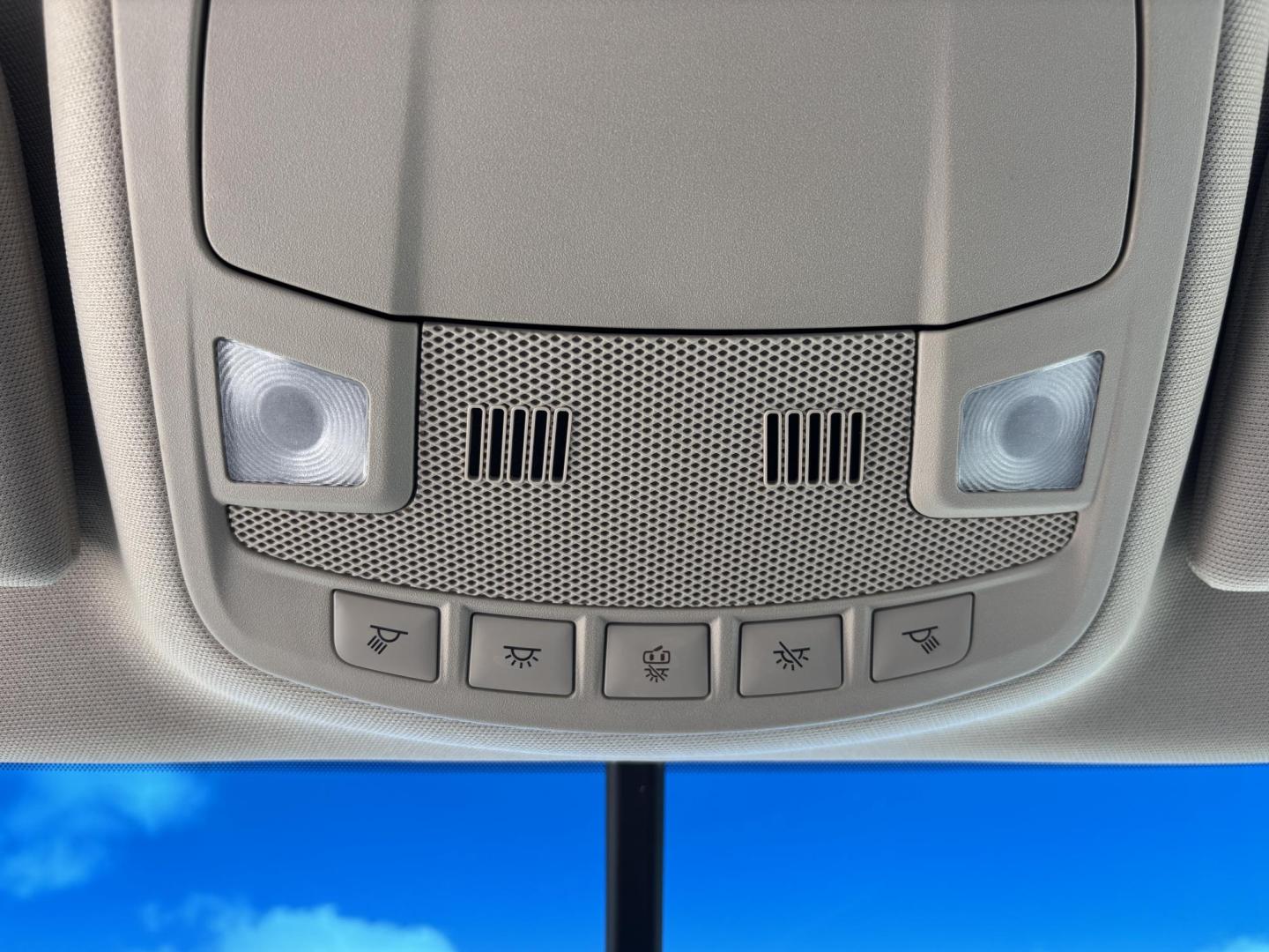 2018 BLUE /BEIGE LEATHER Lincoln MKZ Hybrid Select (3LN6L5LU9JR) with an 2.0L L4 DOHC 16V HYBRID engine, CVT transmission, located at 11170 Summerlin Square Dr., Fort Myers Beach, FL, 33931, (239) 999-7777, 26.493546, -81.941628 - Photo#33