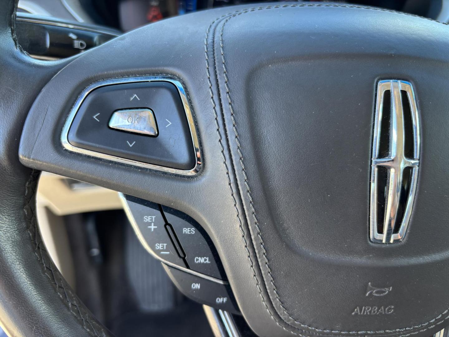 2018 BLUE /BEIGE LEATHER Lincoln MKZ Hybrid Select (3LN6L5LU9JR) with an 2.0L L4 DOHC 16V HYBRID engine, CVT transmission, located at 11170 Summerlin Square Dr., Fort Myers Beach, FL, 33931, (239) 999-7777, 26.493546, -81.941628 - Photo#20